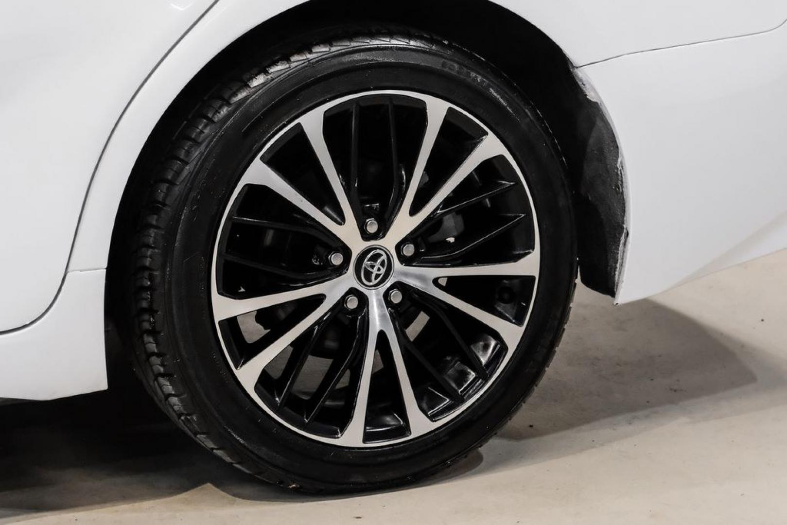 2020 Super White /Black Toyota Camry SE (4T1G11AK2LU) with an 2.5L I4 DOHC 16V engine, Automatic transmission, located at 15300 Midway Rd., Addison, TX, 75001, (972) 702-0011, 32.958321, -96.838074- Photo#49