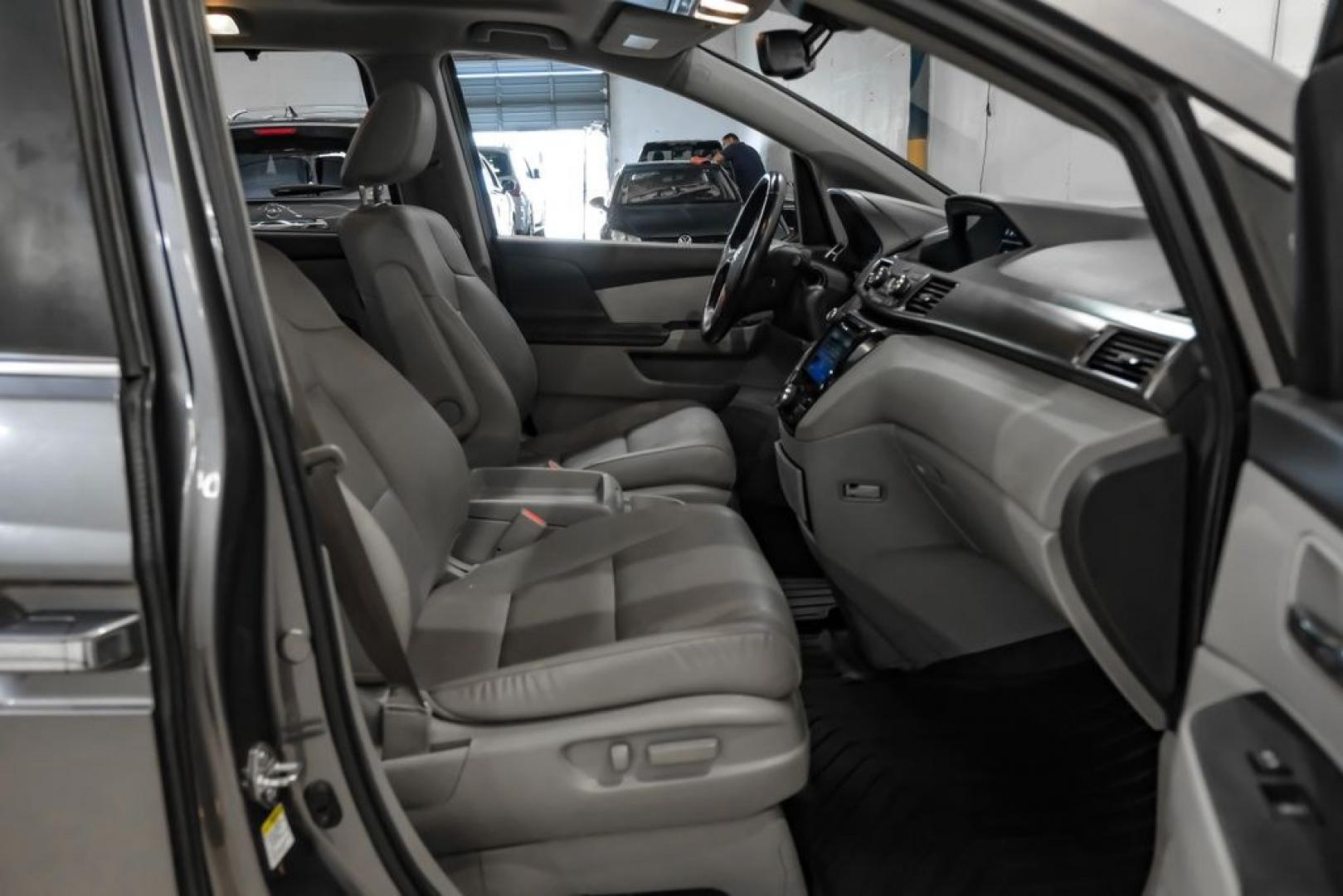 2014 Modern Steel Metallic /Beige Honda Odyssey EX-L (5FNRL5H69EB) with an 3.5L V6 SOHC i-VTEC 24V engine, Automatic transmission, located at 15300 Midway Rd., Addison, TX, 75001, (972) 702-0011, 32.958321, -96.838074- Photo#33