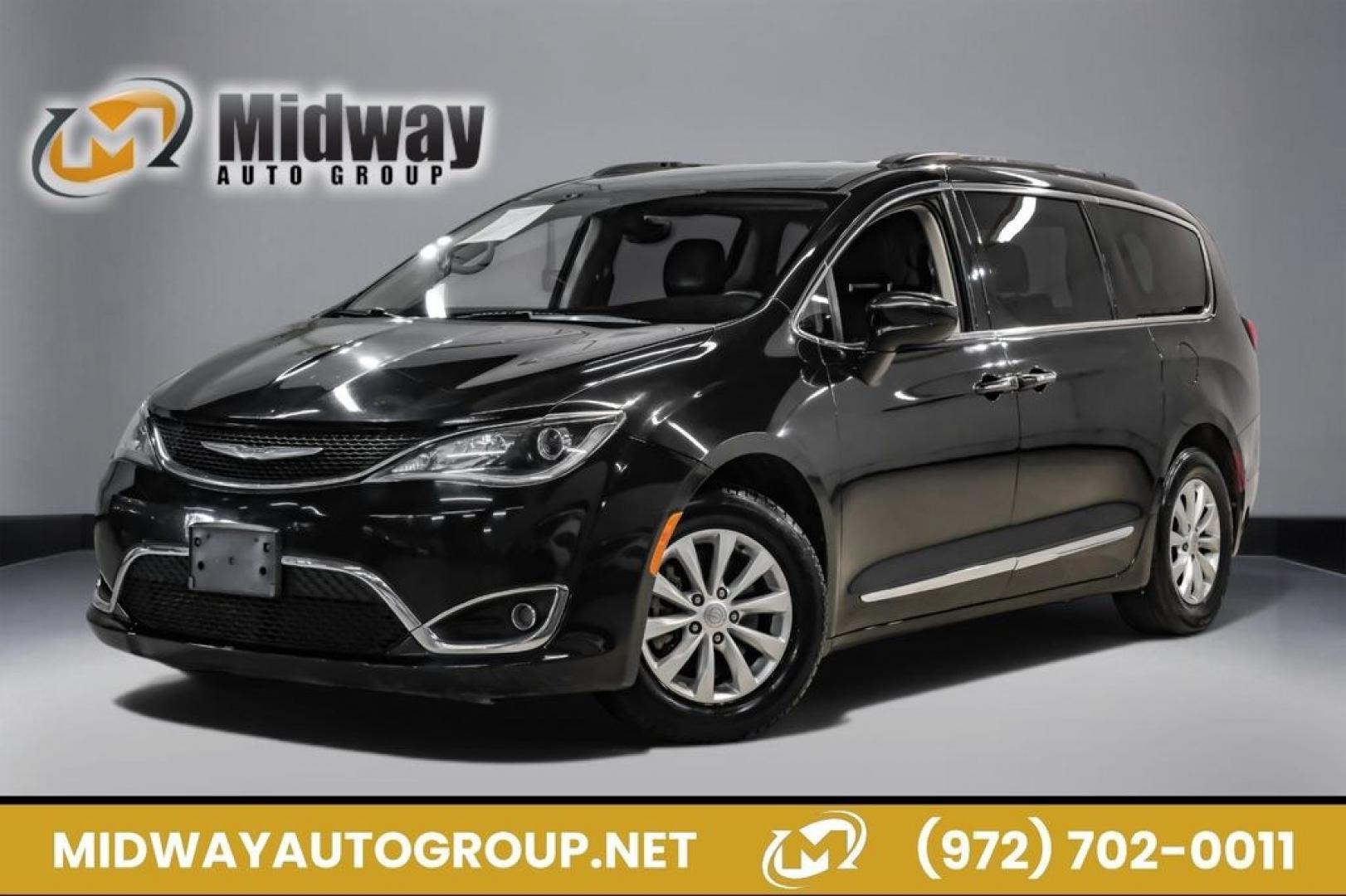 2017 Chrysler Pacifica Touring-L's photo