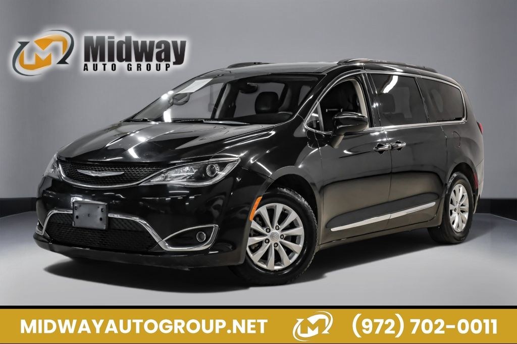 photo of 2017 Chrysler Pacifica Touring L