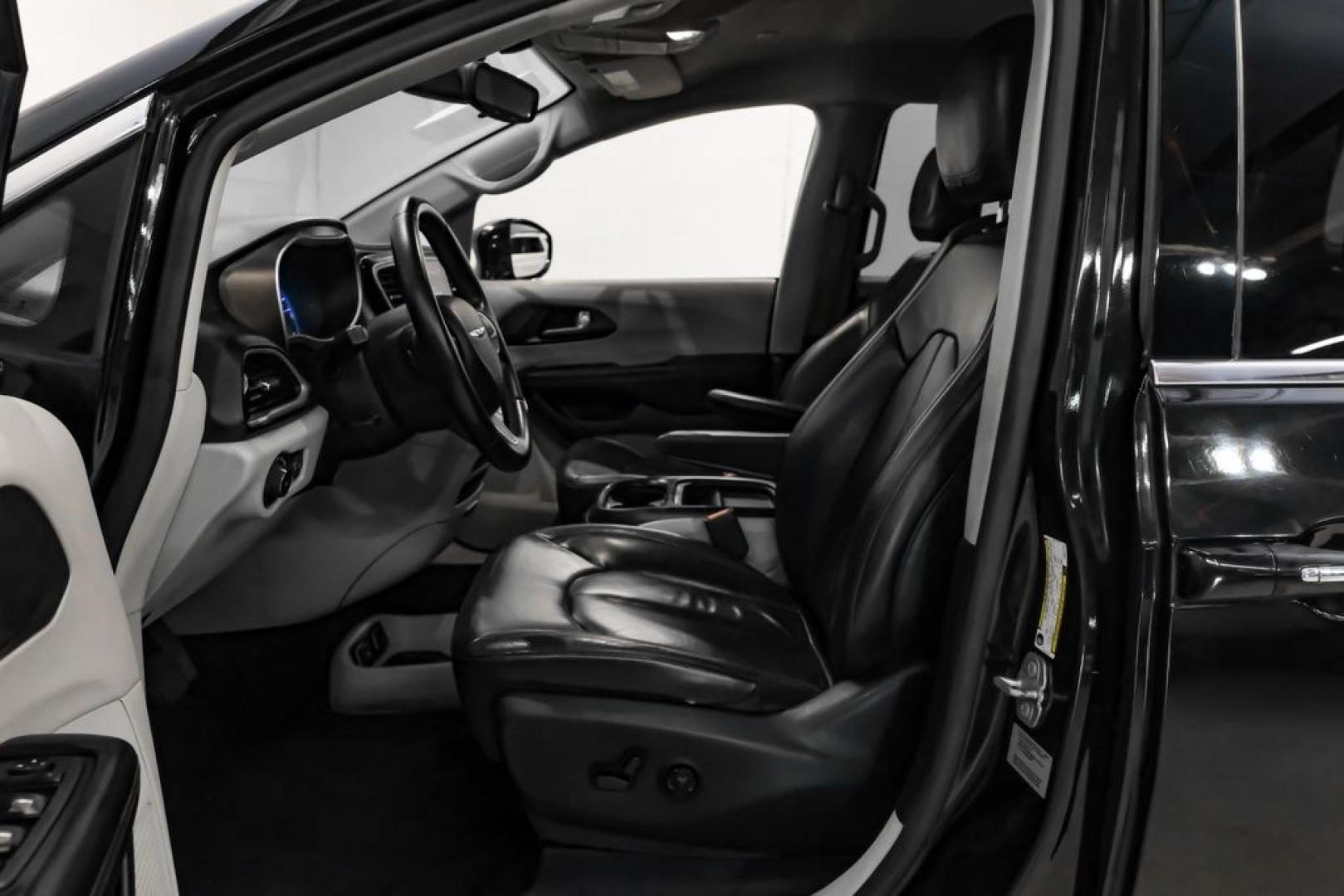 2017 Brilliant Black Crystal Pearlcoat /Black/Alloy Chrysler Pacifica Touring L (2C4RC1BG4HR) with an 3.6L V6 24V VVT engine, Automatic transmission, located at 15300 Midway Rd., Addison, TX, 75001, (972) 702-0011, 32.958321, -96.838074- Photo#3
