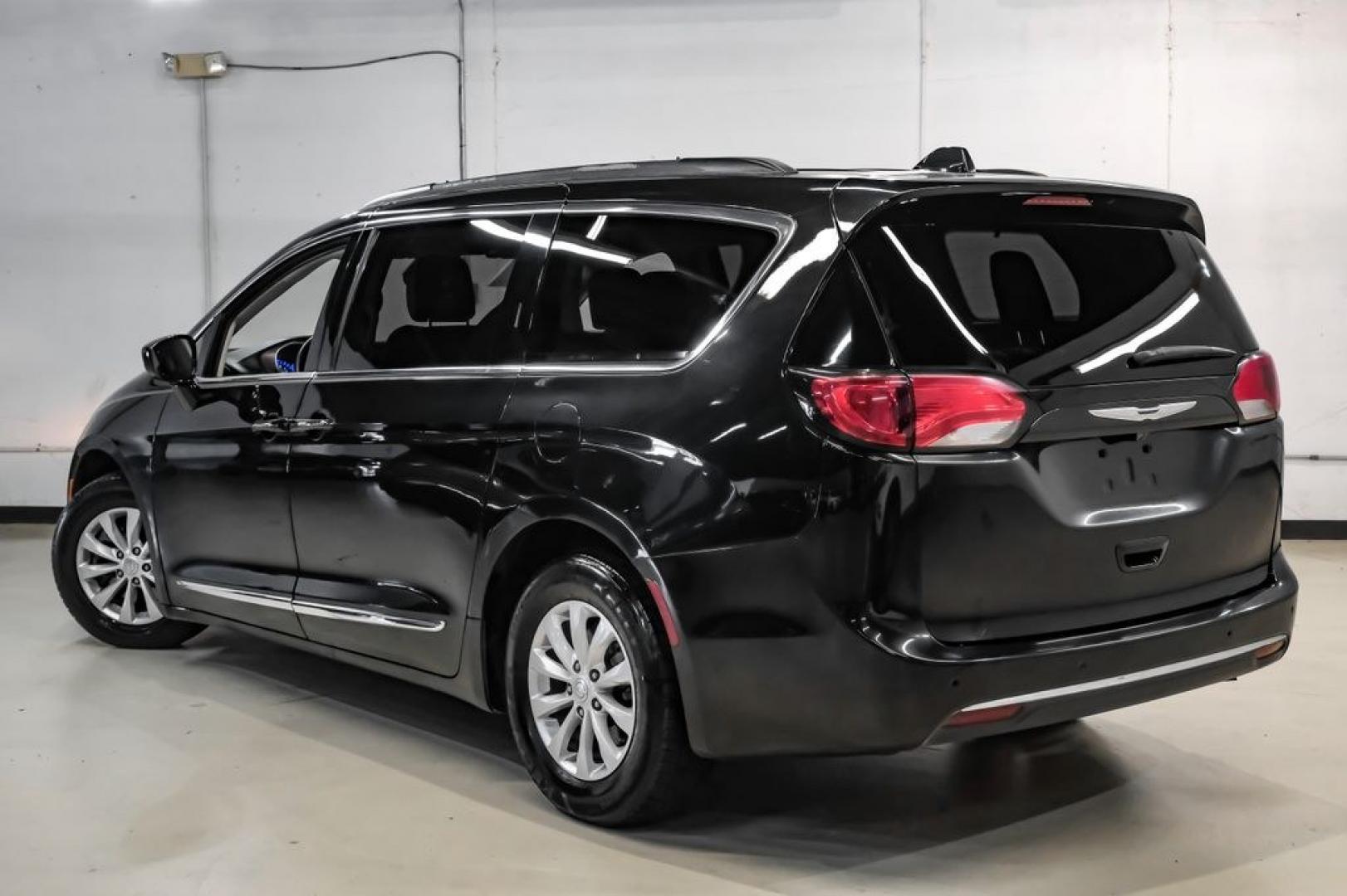 2017 Brilliant Black Crystal Pearlcoat /Black/Alloy Chrysler Pacifica Touring L (2C4RC1BG4HR) with an 3.6L V6 24V VVT engine, Automatic transmission, located at 15300 Midway Rd., Addison, TX, 75001, (972) 702-0011, 32.958321, -96.838074- Photo#10