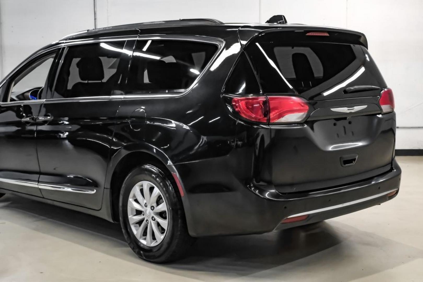 2017 Brilliant Black Crystal Pearlcoat /Black/Alloy Chrysler Pacifica Touring L (2C4RC1BG4HR) with an 3.6L V6 24V VVT engine, Automatic transmission, located at 15300 Midway Rd., Addison, TX, 75001, (972) 702-0011, 32.958321, -96.838074- Photo#12