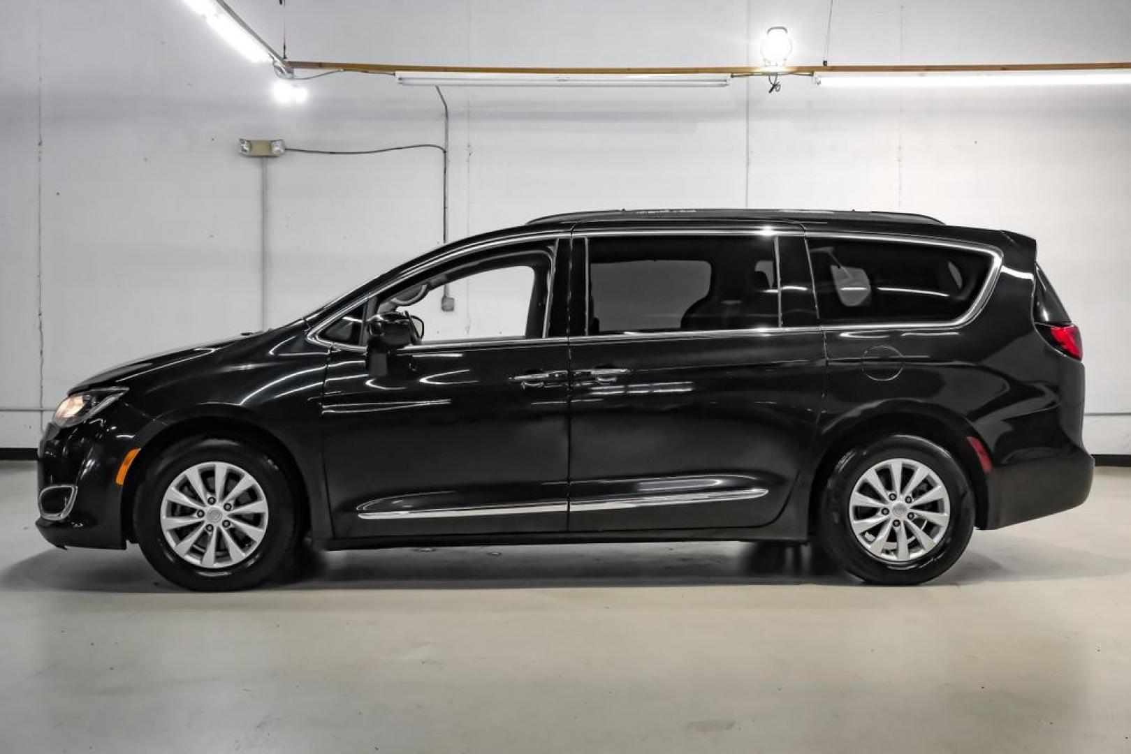 2017 Brilliant Black Crystal Pearlcoat /Black/Alloy Chrysler Pacifica Touring L (2C4RC1BG4HR) with an 3.6L V6 24V VVT engine, Automatic transmission, located at 15300 Midway Rd., Addison, TX, 75001, (972) 702-0011, 32.958321, -96.838074- Photo#13