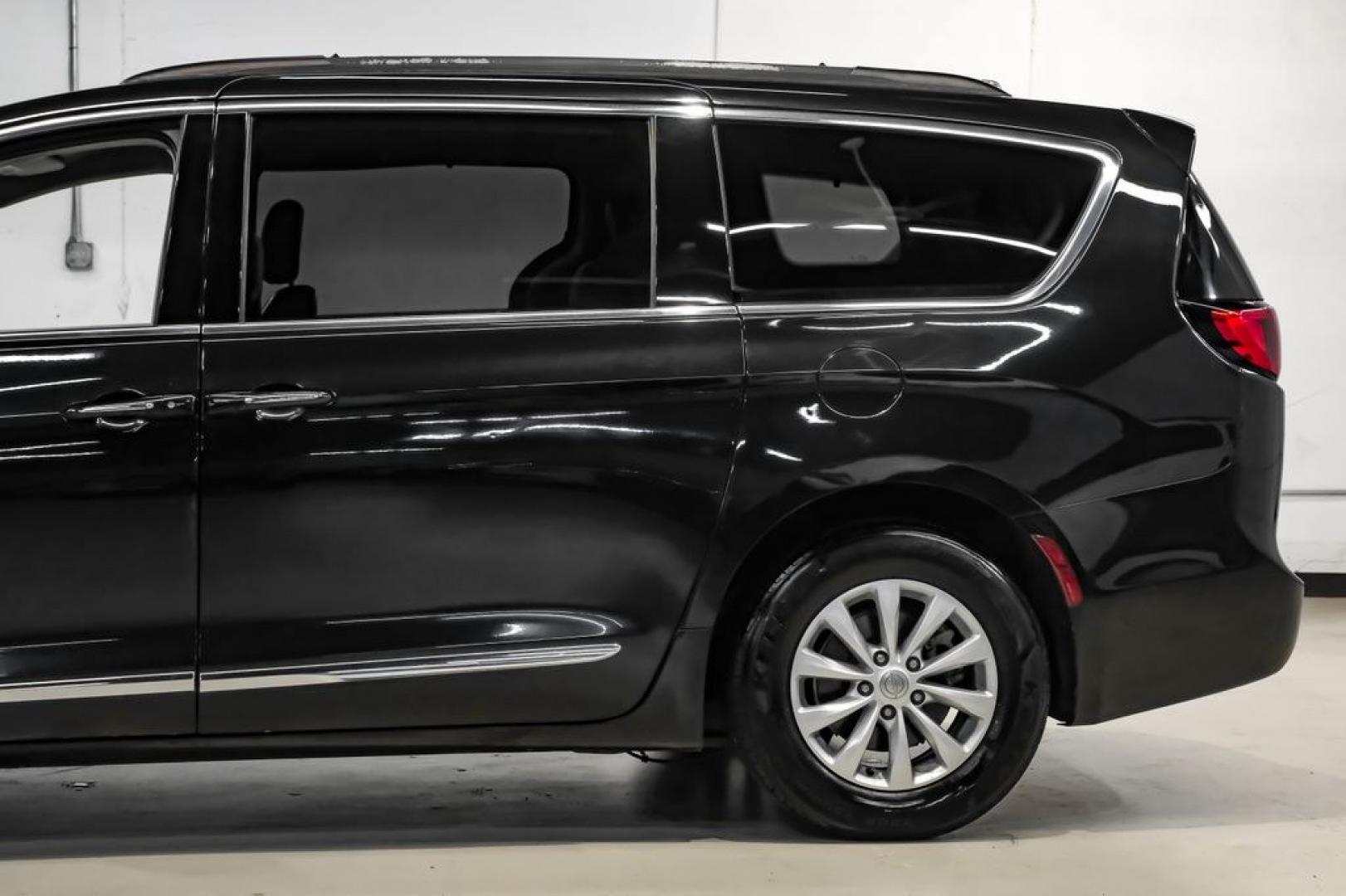 2017 Brilliant Black Crystal Pearlcoat /Black/Alloy Chrysler Pacifica Touring L (2C4RC1BG4HR) with an 3.6L V6 24V VVT engine, Automatic transmission, located at 15300 Midway Rd., Addison, TX, 75001, (972) 702-0011, 32.958321, -96.838074- Photo#15