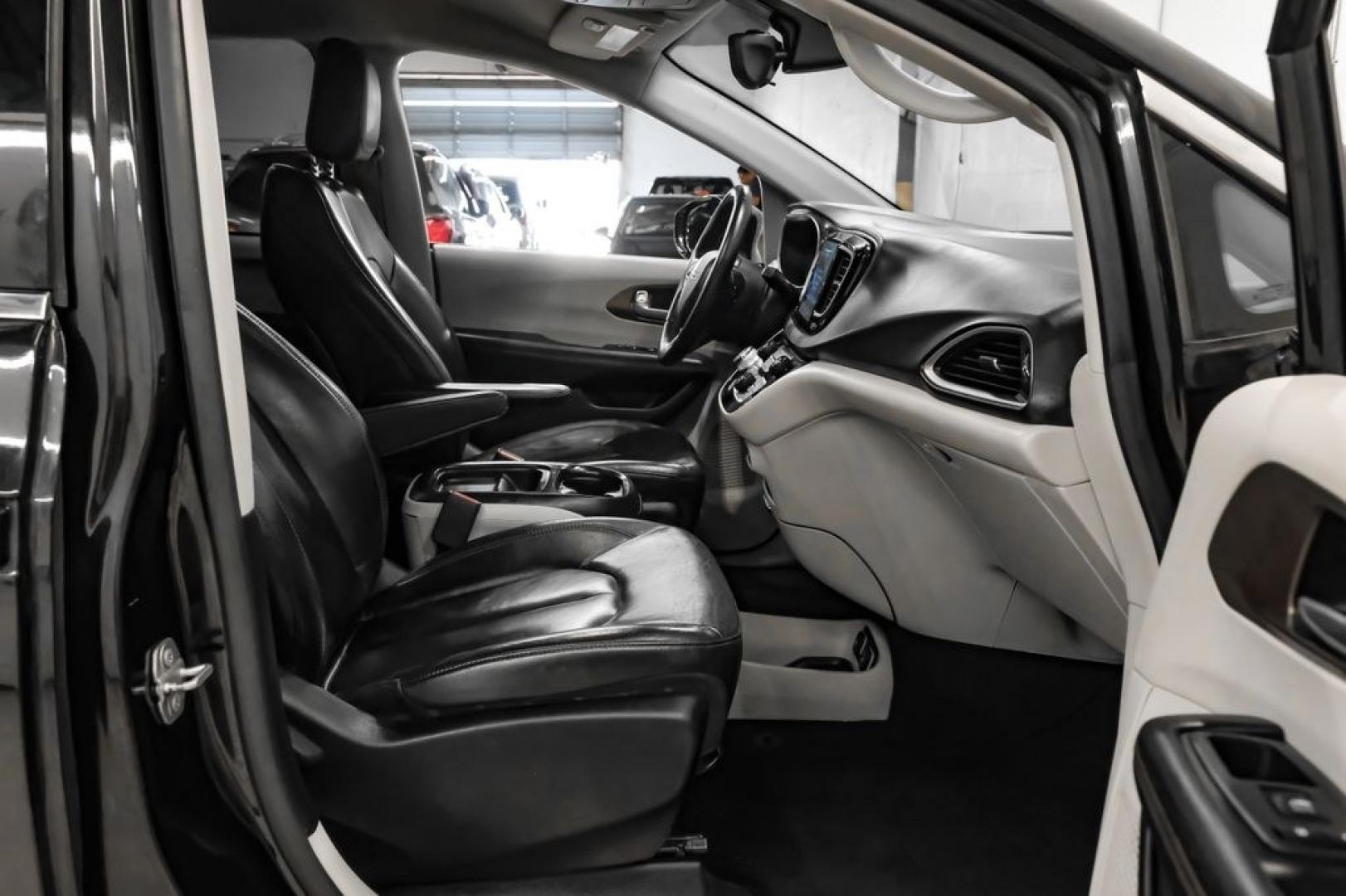 2017 Brilliant Black Crystal Pearlcoat /Black/Alloy Chrysler Pacifica Touring L (2C4RC1BG4HR) with an 3.6L V6 24V VVT engine, Automatic transmission, located at 15300 Midway Rd., Addison, TX, 75001, (972) 702-0011, 32.958321, -96.838074- Photo#30