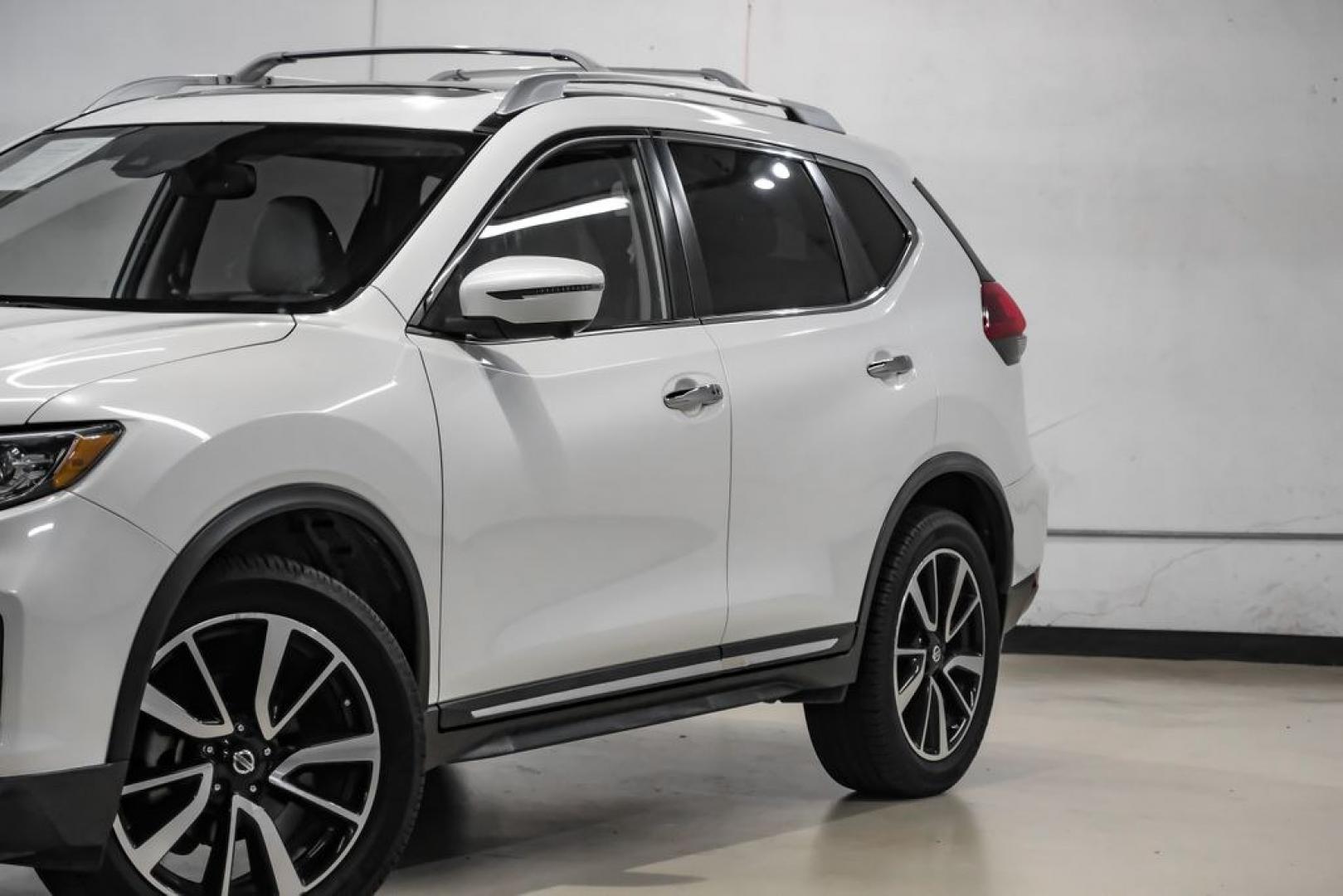 2018 Pearl White /Almond Nissan Rogue SL (JN8AT2MV3JW) with an 2.5L I4 DOHC 16V engine, CVT transmission, located at 15300 Midway Rd., Addison, TX, 75001, (972) 702-0011, 32.958321, -96.838074- Photo#6