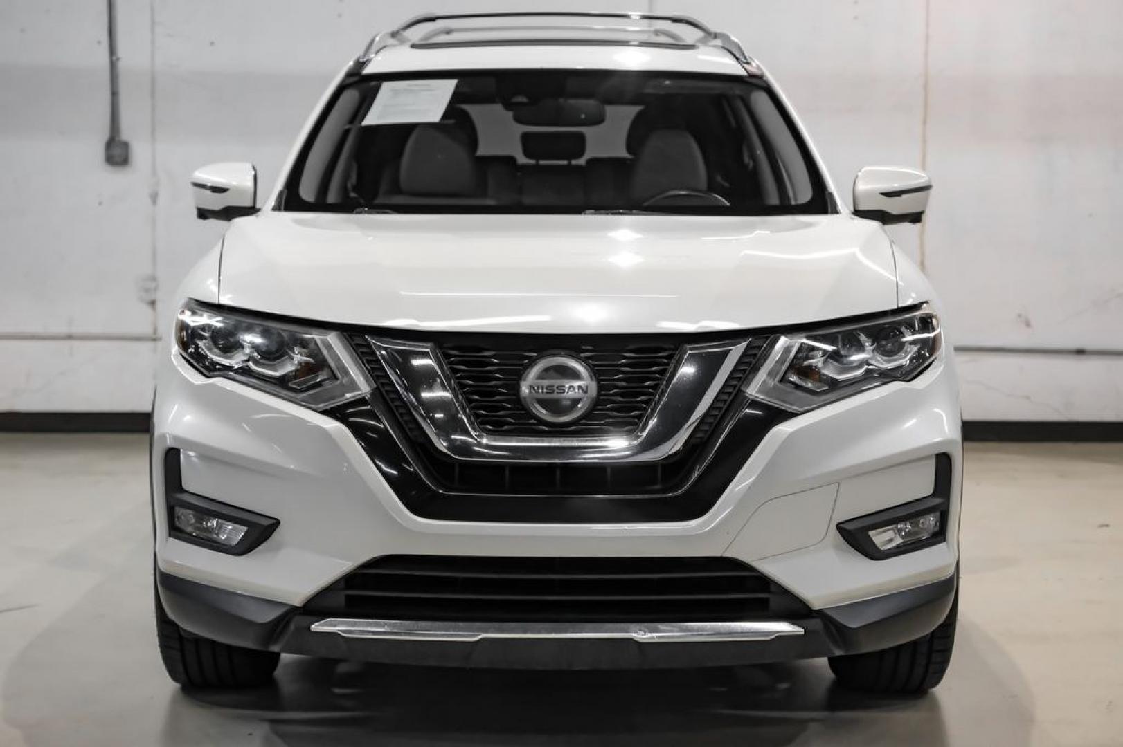 2018 Pearl White /Almond Nissan Rogue SL (JN8AT2MV3JW) with an 2.5L I4 DOHC 16V engine, CVT transmission, located at 15300 Midway Rd., Addison, TX, 75001, (972) 702-0011, 32.958321, -96.838074- Photo#7