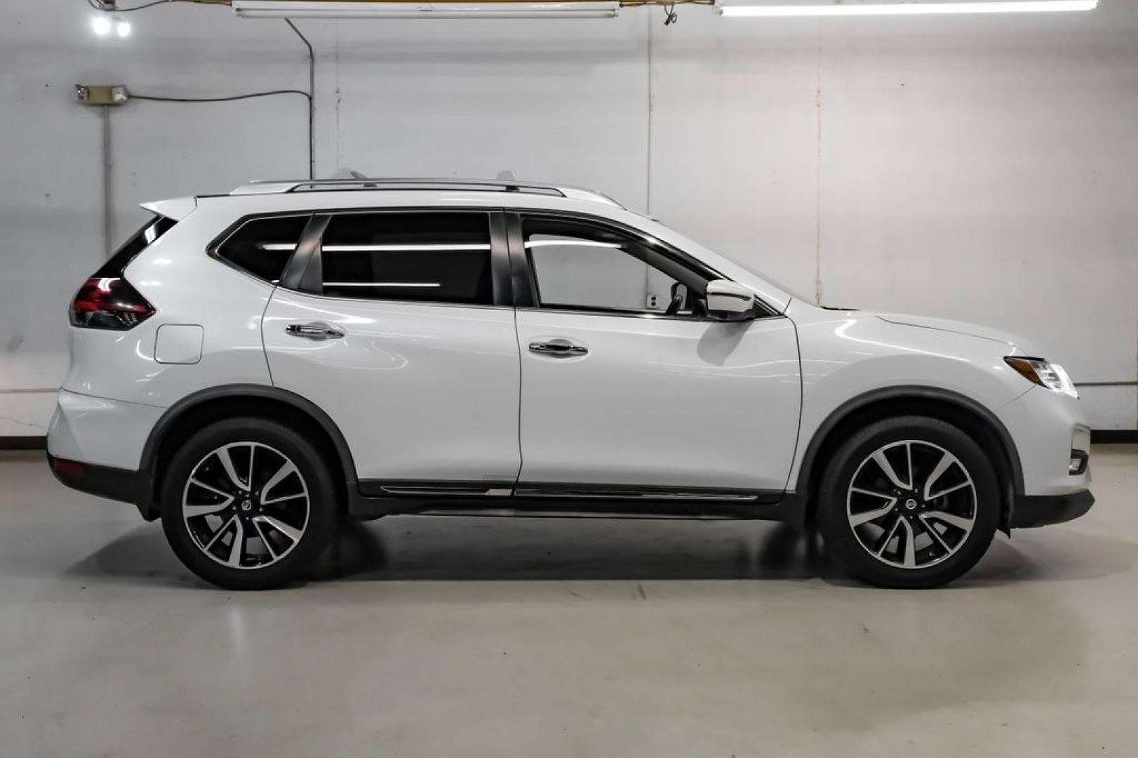 2018 Pearl White /Almond Nissan Rogue SL (JN8AT2MV3JW) with an 2.5L I4 DOHC 16V engine, CVT transmission, located at 15300 Midway Rd., Addison, TX, 75001, (972) 702-0011, 32.958321, -96.838074- Photo#9