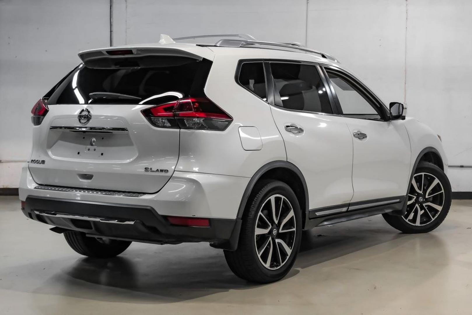 2018 Pearl White /Almond Nissan Rogue SL (JN8AT2MV3JW) with an 2.5L I4 DOHC 16V engine, CVT transmission, located at 15300 Midway Rd., Addison, TX, 75001, (972) 702-0011, 32.958321, -96.838074- Photo#10