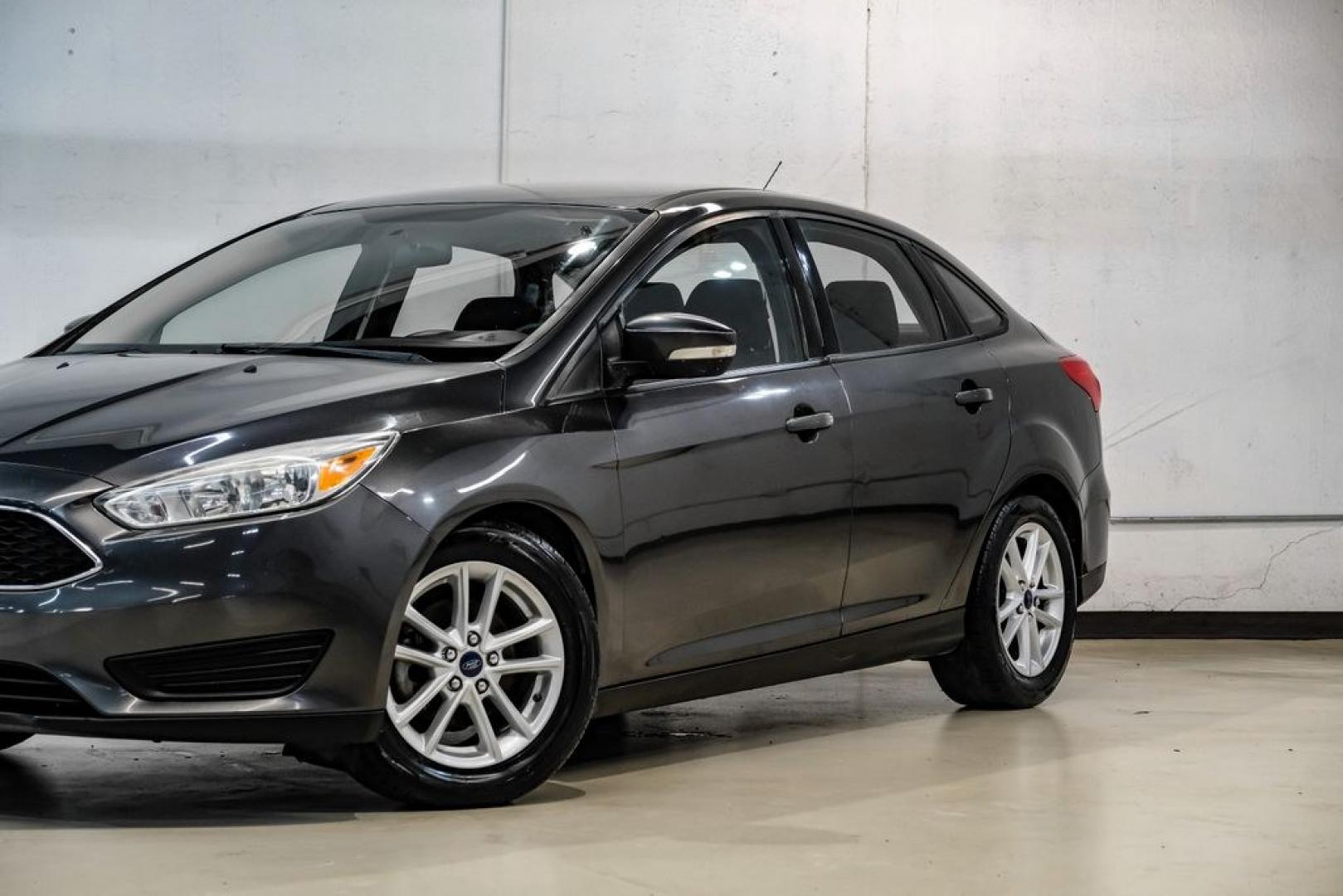 2016 Magnetic /Black Ford Focus SE (1FADP3F22GL) with an 2.0L 4-Cylinder DGI Flex Fuel DOHC engine, Automatic transmission, located at 15300 Midway Rd., Addison, TX, 75001, (972) 702-0011, 32.958321, -96.838074- Photo#5