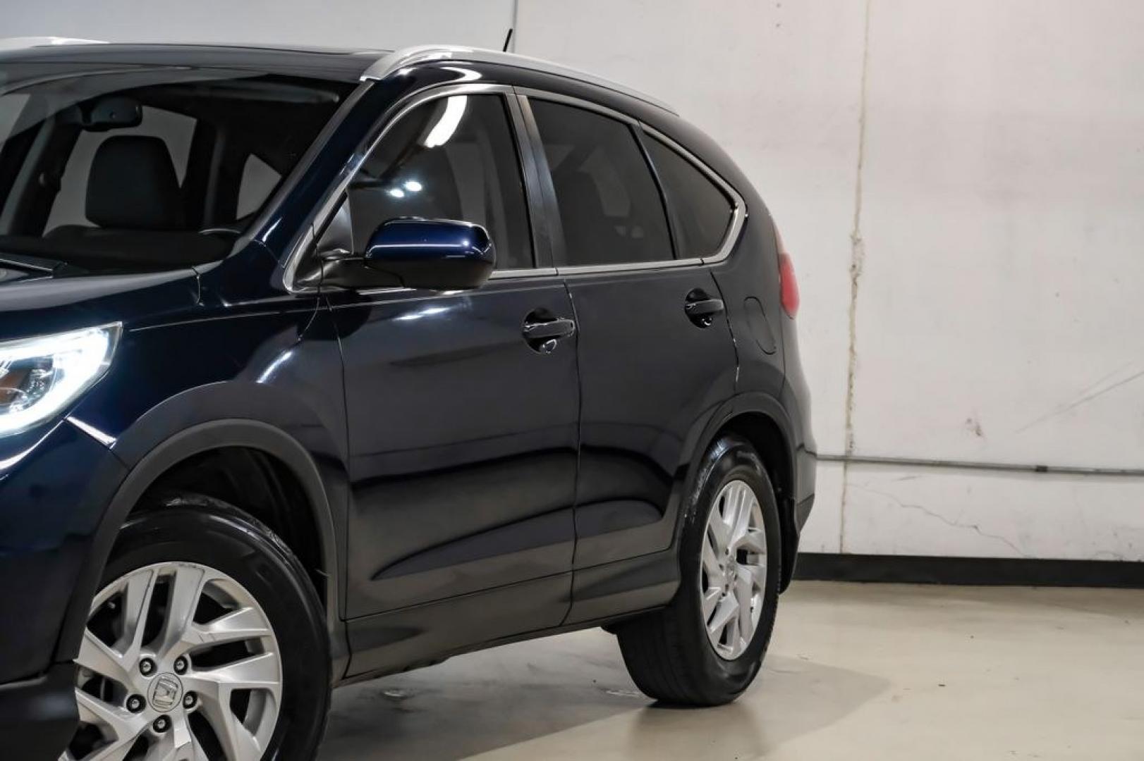 2015 Obsidian Blue Pearl /Gray Honda CR-V EX-L (2HKRM3H71FH) with an 2.4L I4 DOHC 16V i-VTEC engine, CVT transmission, located at 15300 Midway Rd., Addison, TX, 75001, (972) 702-0011, 32.958321, -96.838074- Photo#5