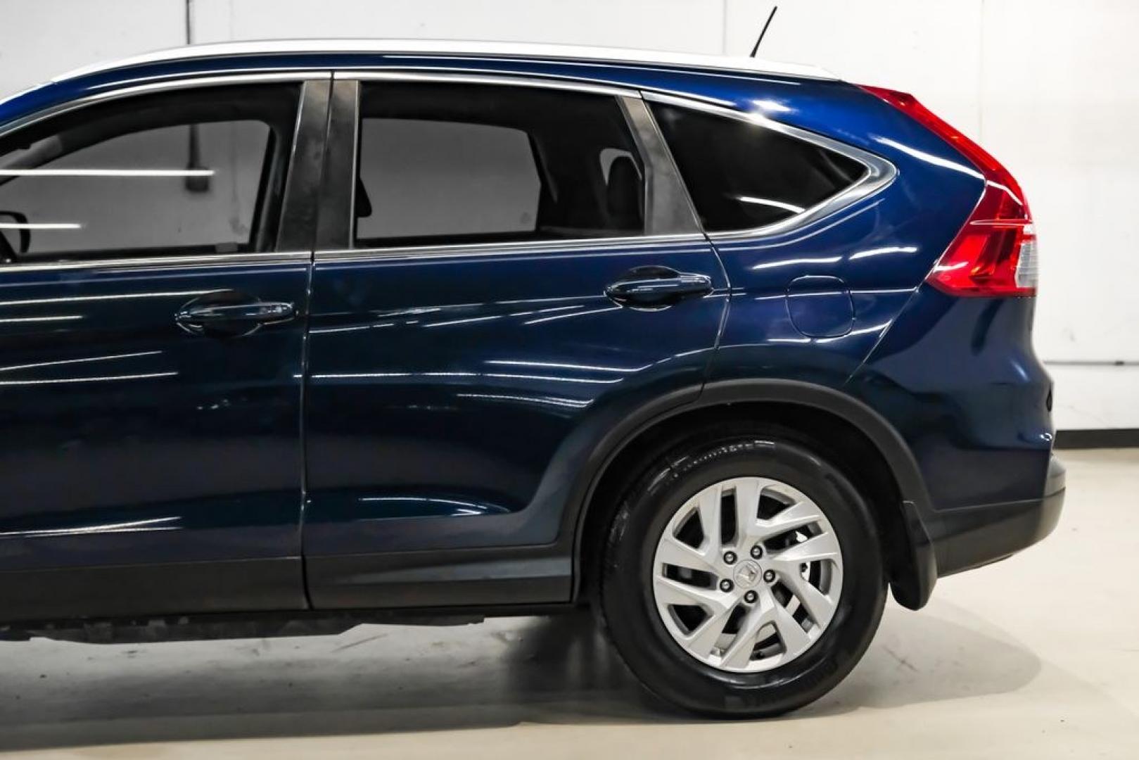 2015 Obsidian Blue Pearl /Gray Honda CR-V EX-L (2HKRM3H71FH) with an 2.4L I4 DOHC 16V i-VTEC engine, CVT transmission, located at 15300 Midway Rd., Addison, TX, 75001, (972) 702-0011, 32.958321, -96.838074- Photo#16