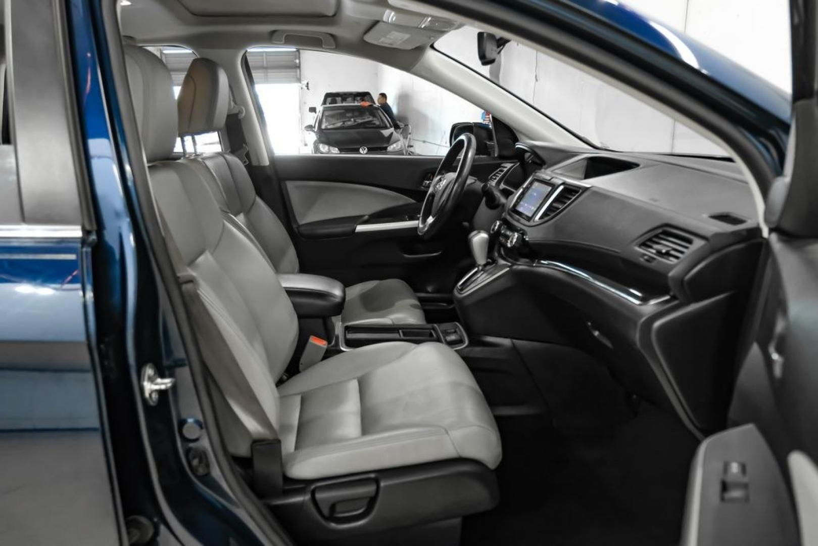 2015 Obsidian Blue Pearl /Gray Honda CR-V EX-L (2HKRM3H71FH) with an 2.4L I4 DOHC 16V i-VTEC engine, CVT transmission, located at 15300 Midway Rd., Addison, TX, 75001, (972) 702-0011, 32.958321, -96.838074- Photo#34