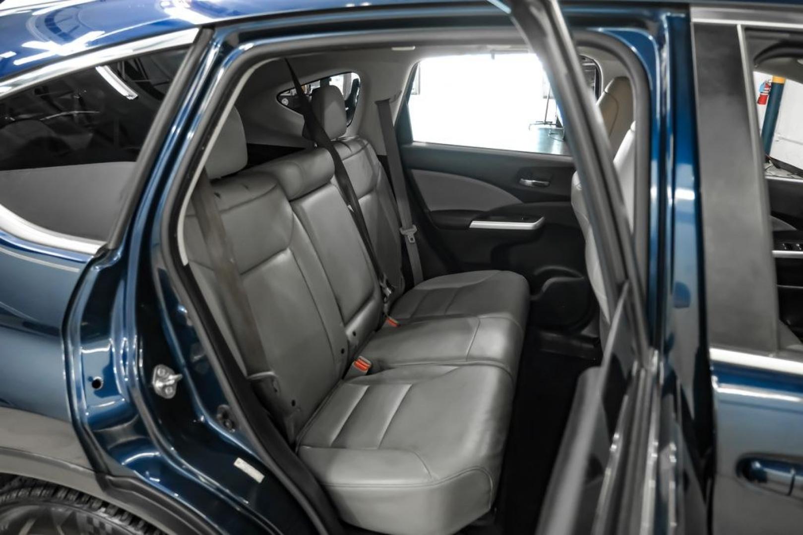 2015 Obsidian Blue Pearl /Gray Honda CR-V EX-L (2HKRM3H71FH) with an 2.4L I4 DOHC 16V i-VTEC engine, CVT transmission, located at 15300 Midway Rd., Addison, TX, 75001, (972) 702-0011, 32.958321, -96.838074- Photo#36
