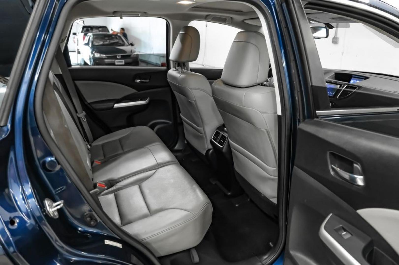 2015 Obsidian Blue Pearl /Gray Honda CR-V EX-L (2HKRM3H71FH) with an 2.4L I4 DOHC 16V i-VTEC engine, CVT transmission, located at 15300 Midway Rd., Addison, TX, 75001, (972) 702-0011, 32.958321, -96.838074- Photo#37