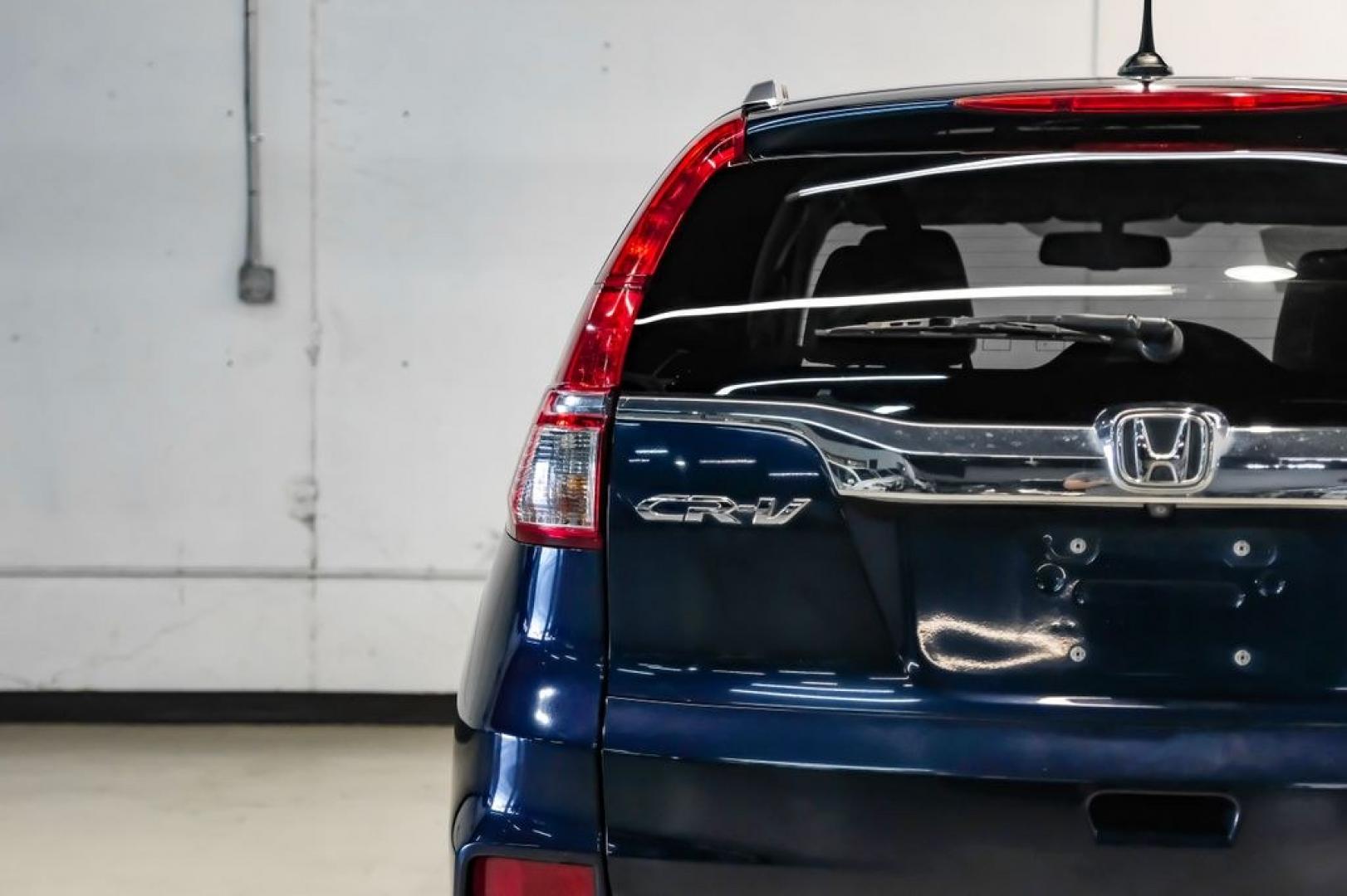 2015 Obsidian Blue Pearl /Gray Honda CR-V EX-L (2HKRM3H71FH) with an 2.4L I4 DOHC 16V i-VTEC engine, CVT transmission, located at 15300 Midway Rd., Addison, TX, 75001, (972) 702-0011, 32.958321, -96.838074- Photo#47
