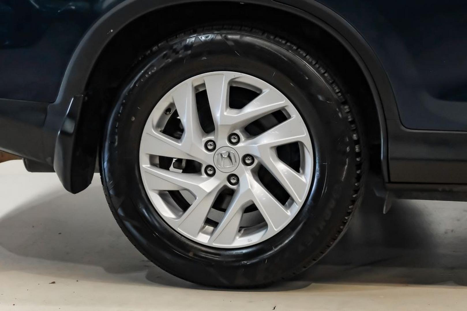 2015 Obsidian Blue Pearl /Gray Honda CR-V EX-L (2HKRM3H71FH) with an 2.4L I4 DOHC 16V i-VTEC engine, CVT transmission, located at 15300 Midway Rd., Addison, TX, 75001, (972) 702-0011, 32.958321, -96.838074- Photo#53