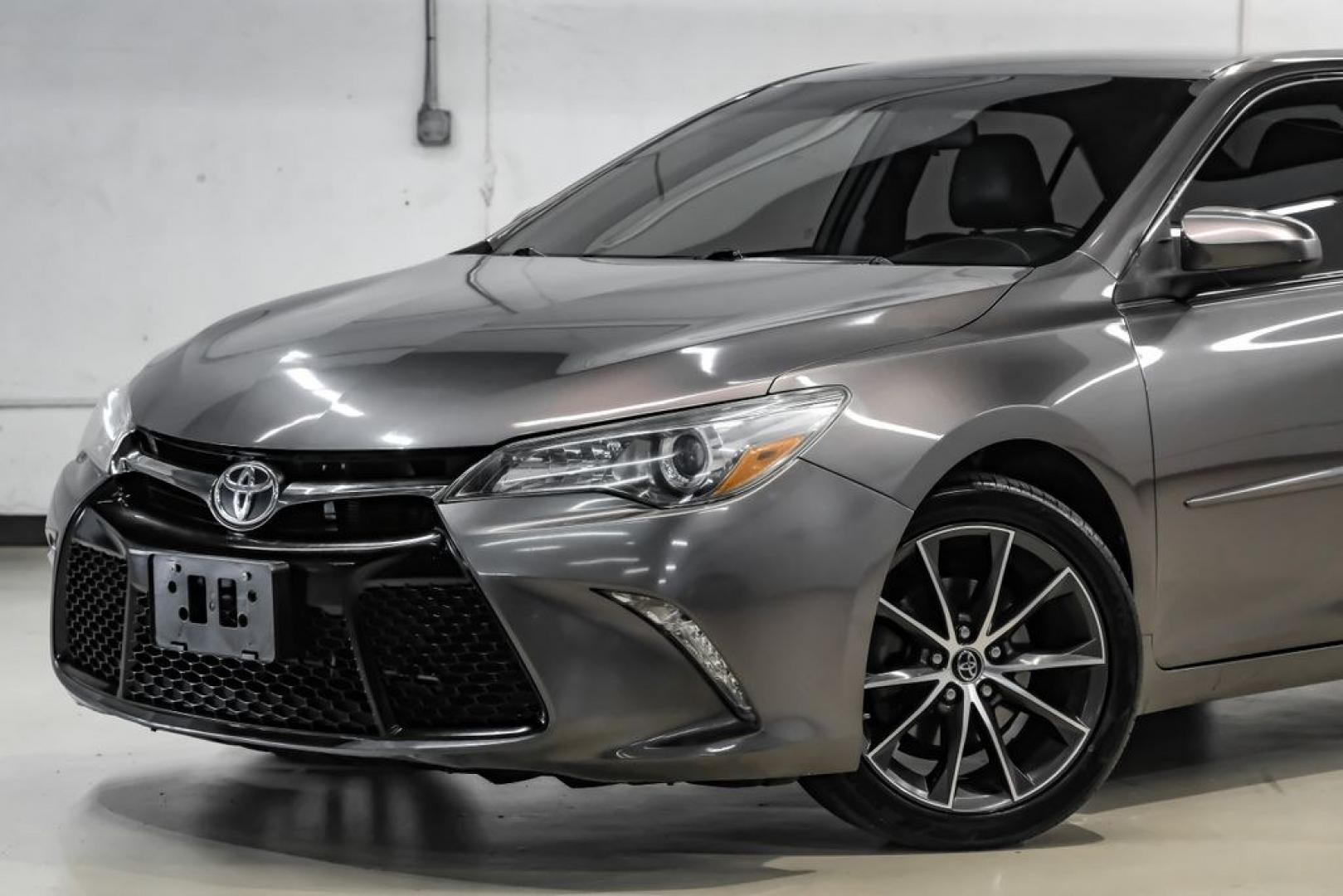 2015 Predawn Gray Mica /Black Toyota Camry XSE (4T1BF1FK9FU) with an 2.5L I4 SMPI DOHC engine, Automatic transmission, located at 15300 Midway Rd., Addison, TX, 75001, (972) 702-0011, 32.958321, -96.838074- Photo#4