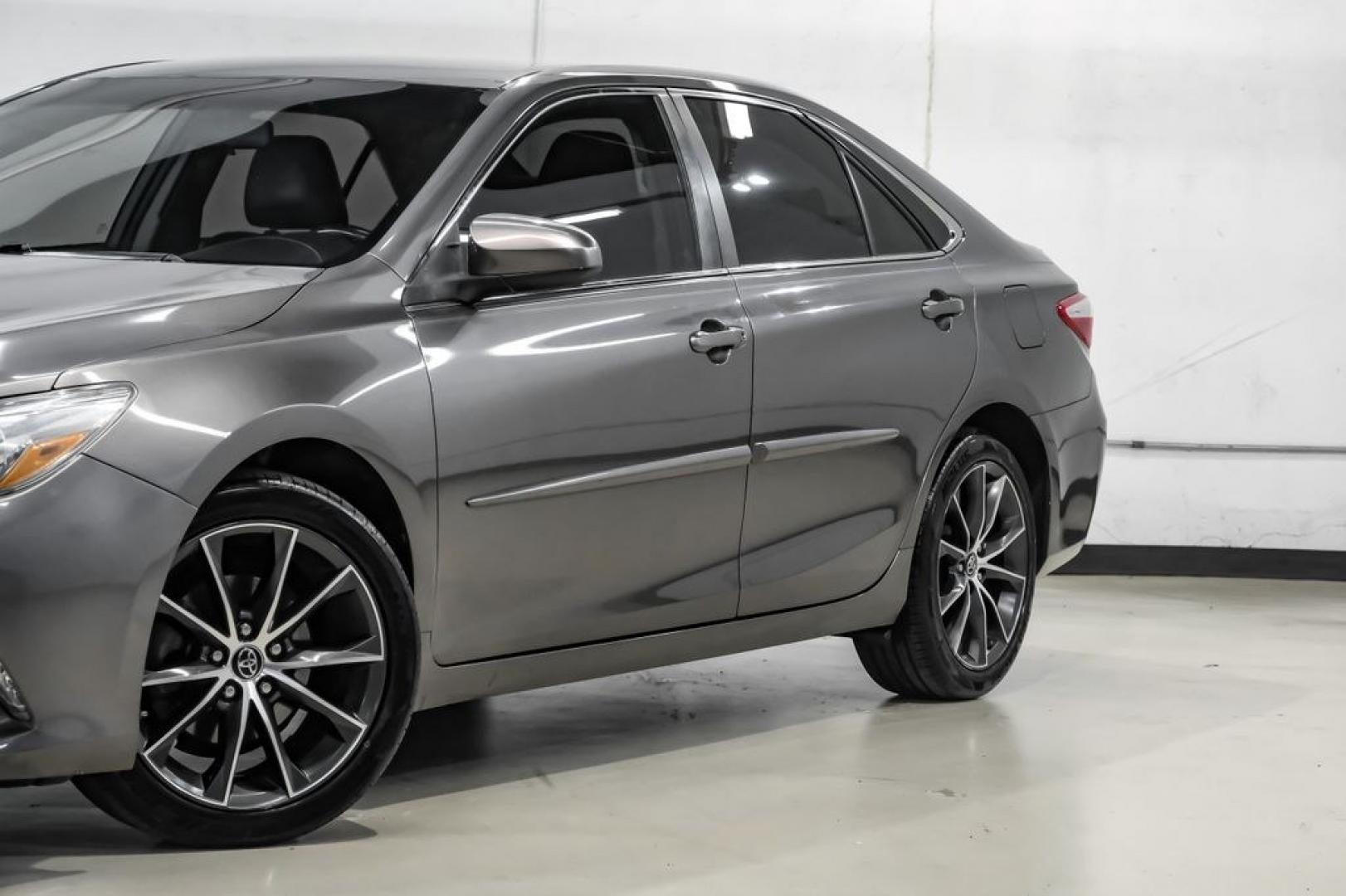 2015 Predawn Gray Mica /Black Toyota Camry XSE (4T1BF1FK9FU) with an 2.5L I4 SMPI DOHC engine, Automatic transmission, located at 15300 Midway Rd., Addison, TX, 75001, (972) 702-0011, 32.958321, -96.838074- Photo#5