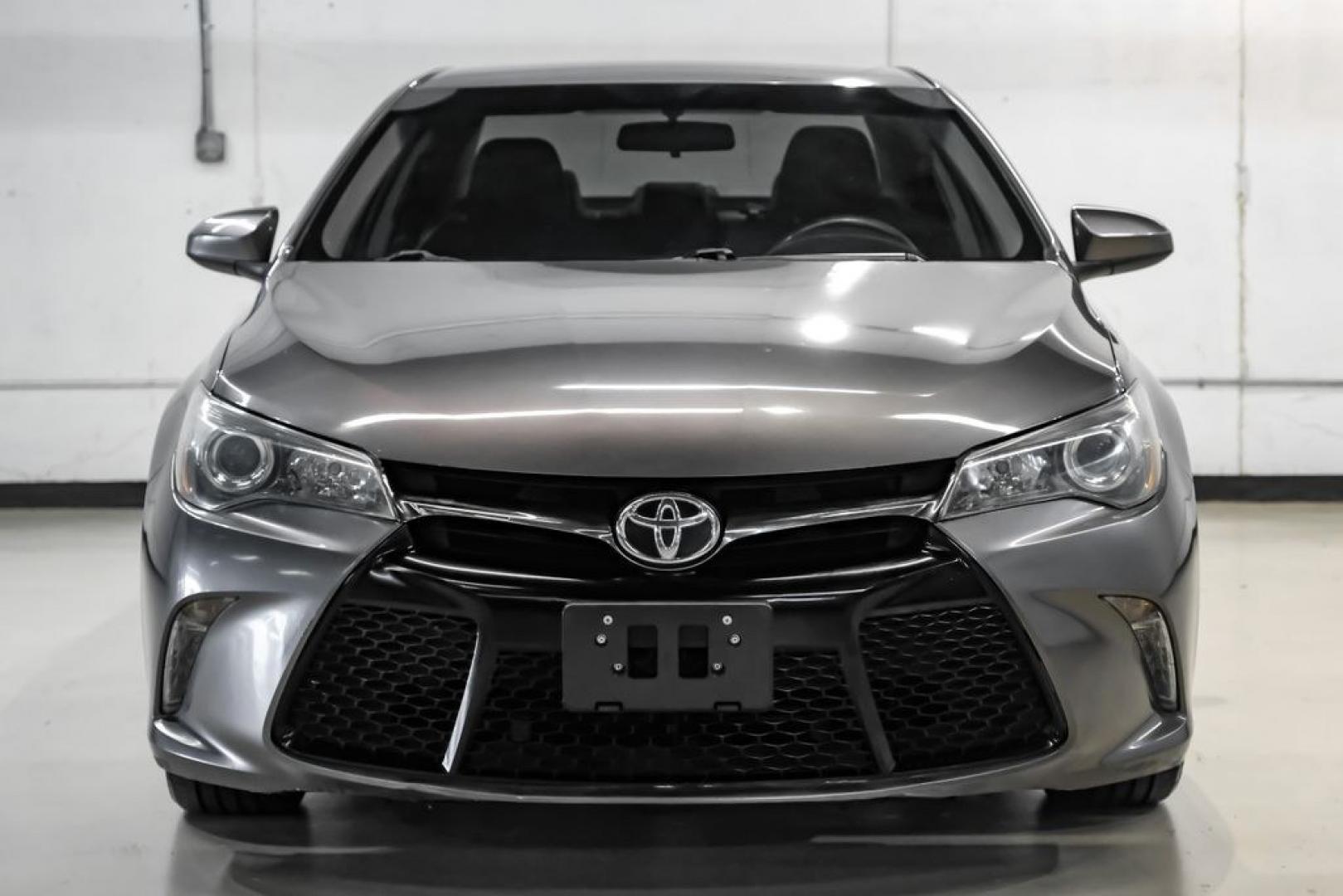 2015 Predawn Gray Mica /Black Toyota Camry XSE (4T1BF1FK9FU) with an 2.5L I4 SMPI DOHC engine, Automatic transmission, located at 15300 Midway Rd., Addison, TX, 75001, (972) 702-0011, 32.958321, -96.838074- Photo#6