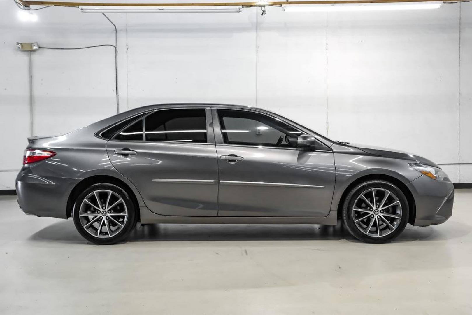 2015 Predawn Gray Mica /Black Toyota Camry XSE (4T1BF1FK9FU) with an 2.5L I4 SMPI DOHC engine, Automatic transmission, located at 15300 Midway Rd., Addison, TX, 75001, (972) 702-0011, 32.958321, -96.838074- Photo#8