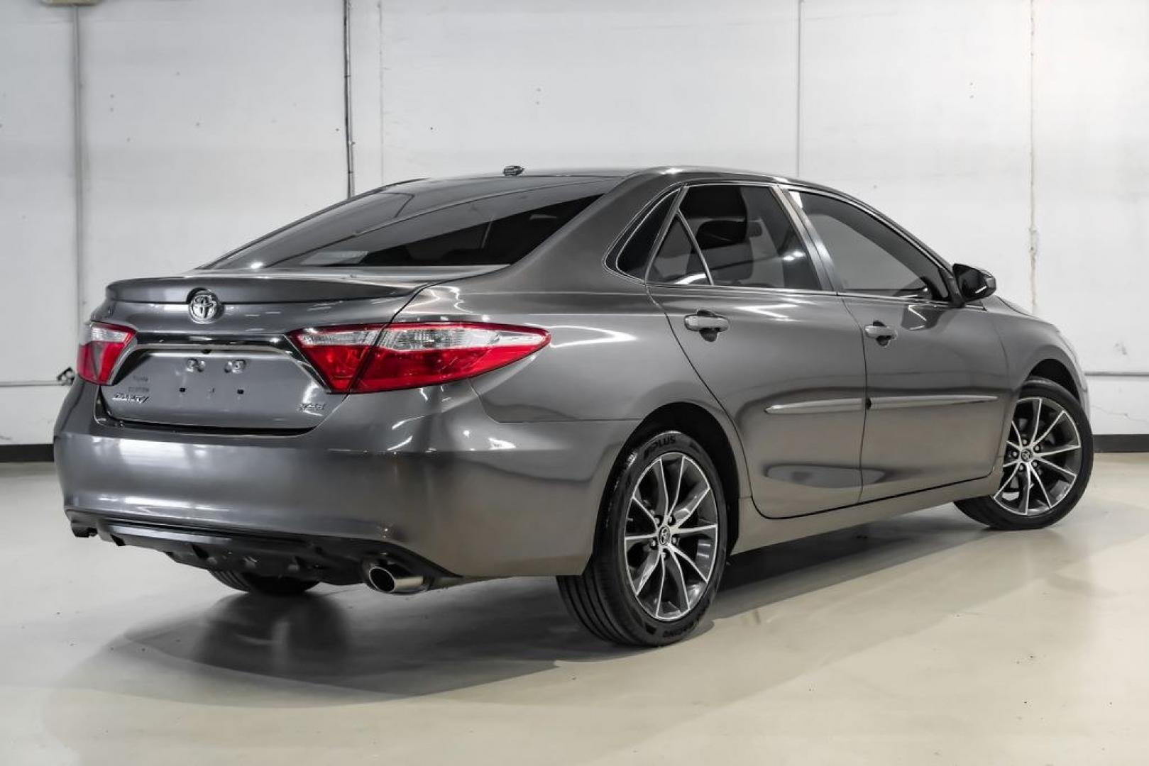 2015 Predawn Gray Mica /Black Toyota Camry XSE (4T1BF1FK9FU) with an 2.5L I4 SMPI DOHC engine, Automatic transmission, located at 15300 Midway Rd., Addison, TX, 75001, (972) 702-0011, 32.958321, -96.838074- Photo#9