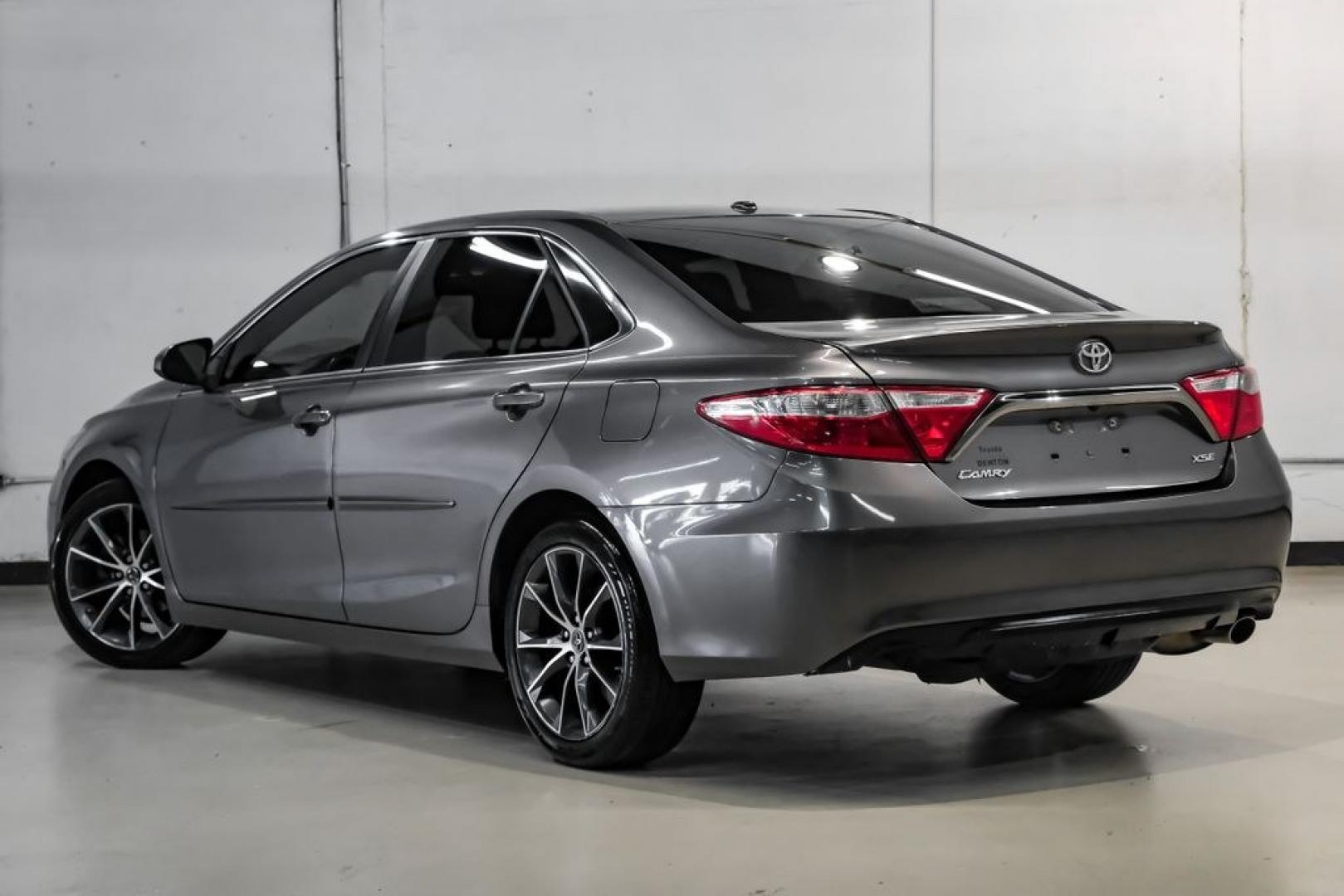 2015 Predawn Gray Mica /Black Toyota Camry XSE (4T1BF1FK9FU) with an 2.5L I4 SMPI DOHC engine, Automatic transmission, located at 15300 Midway Rd., Addison, TX, 75001, (972) 702-0011, 32.958321, -96.838074- Photo#11