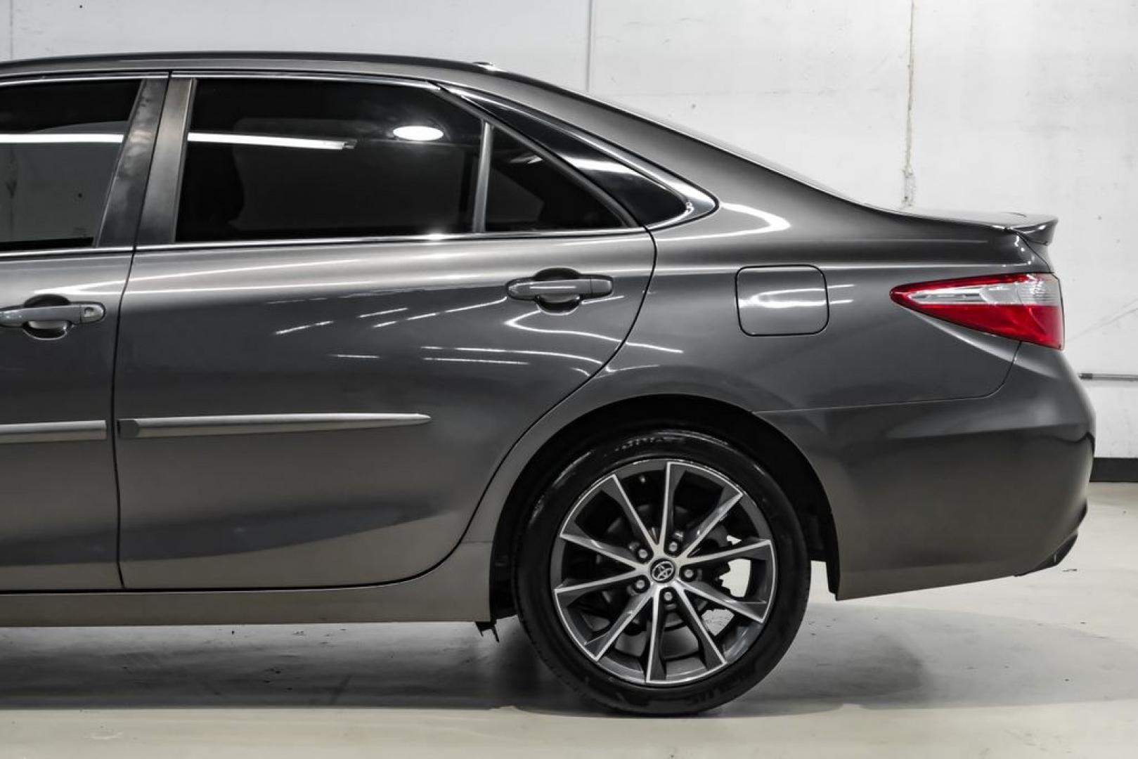2015 Predawn Gray Mica /Black Toyota Camry XSE (4T1BF1FK9FU) with an 2.5L I4 SMPI DOHC engine, Automatic transmission, located at 15300 Midway Rd., Addison, TX, 75001, (972) 702-0011, 32.958321, -96.838074- Photo#16