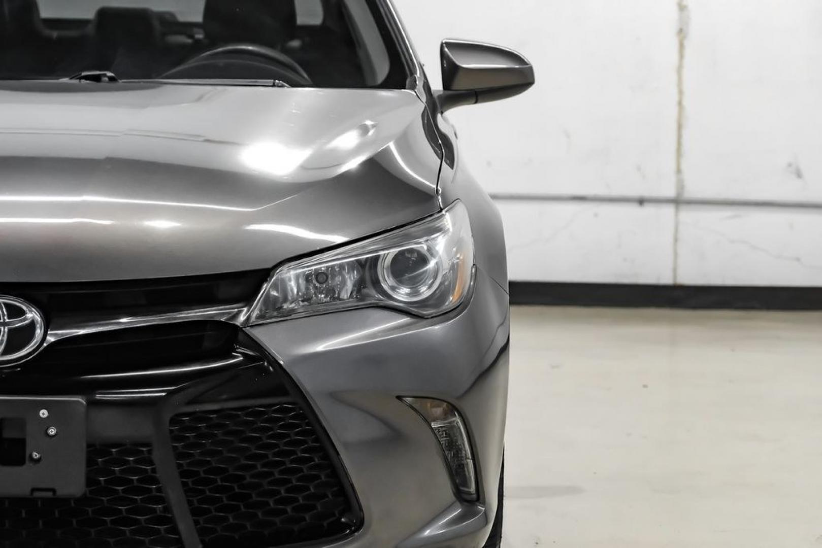 2015 Predawn Gray Mica /Black Toyota Camry XSE (4T1BF1FK9FU) with an 2.5L I4 SMPI DOHC engine, Automatic transmission, located at 15300 Midway Rd., Addison, TX, 75001, (972) 702-0011, 32.958321, -96.838074- Photo#47