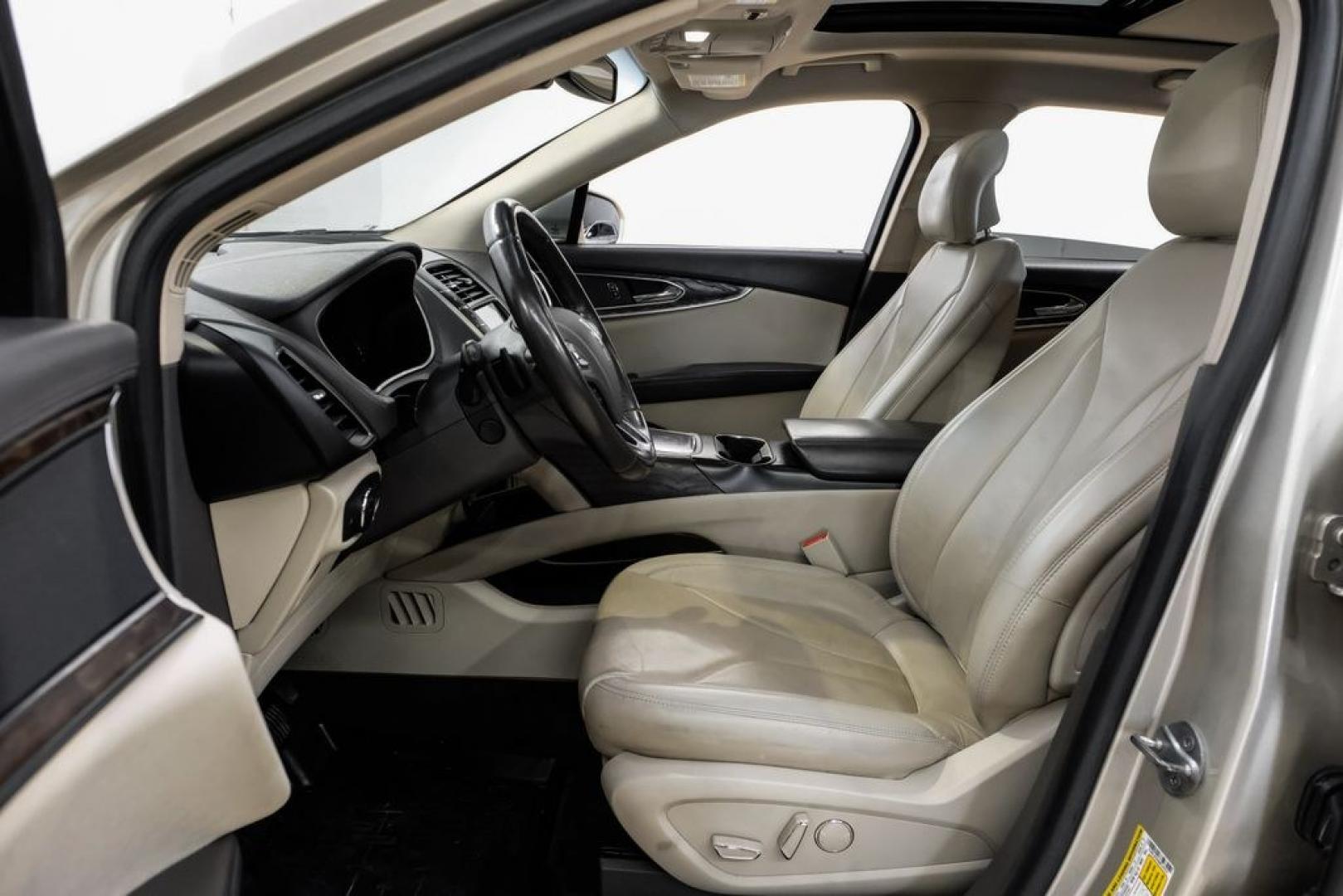 2017 White Gold Metallic /Cappuccino Lincoln MKX Reserve (2LMPJ6LR8HB) with an 3.7L V6 Ti-VCT 24V engine, Automatic transmission, located at 15300 Midway Rd., Addison, TX, 75001, (972) 702-0011, 32.958321, -96.838074- Photo#3