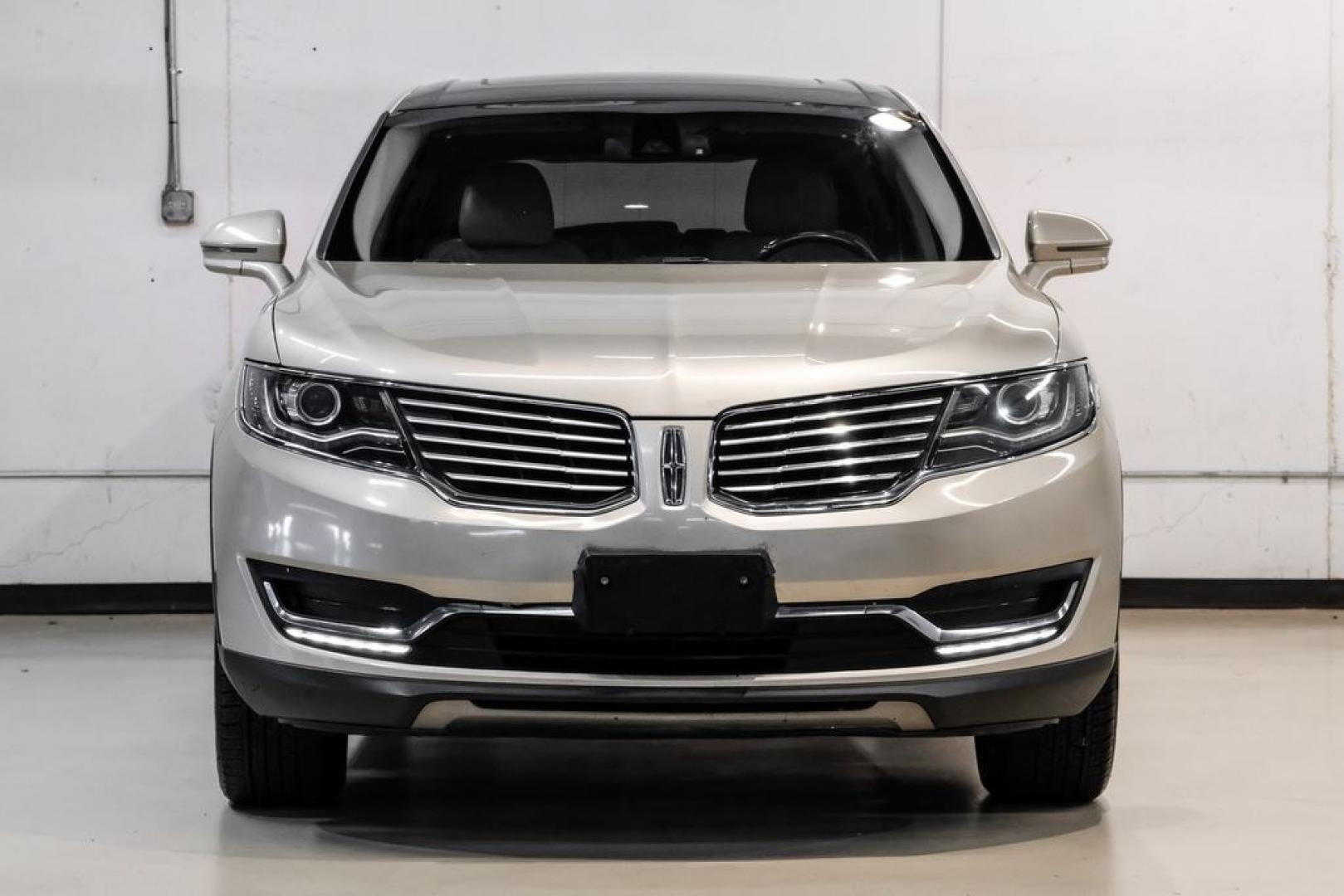 2017 White Gold Metallic /Cappuccino Lincoln MKX Reserve (2LMPJ6LR8HB) with an 3.7L V6 Ti-VCT 24V engine, Automatic transmission, located at 15300 Midway Rd., Addison, TX, 75001, (972) 702-0011, 32.958321, -96.838074- Photo#5