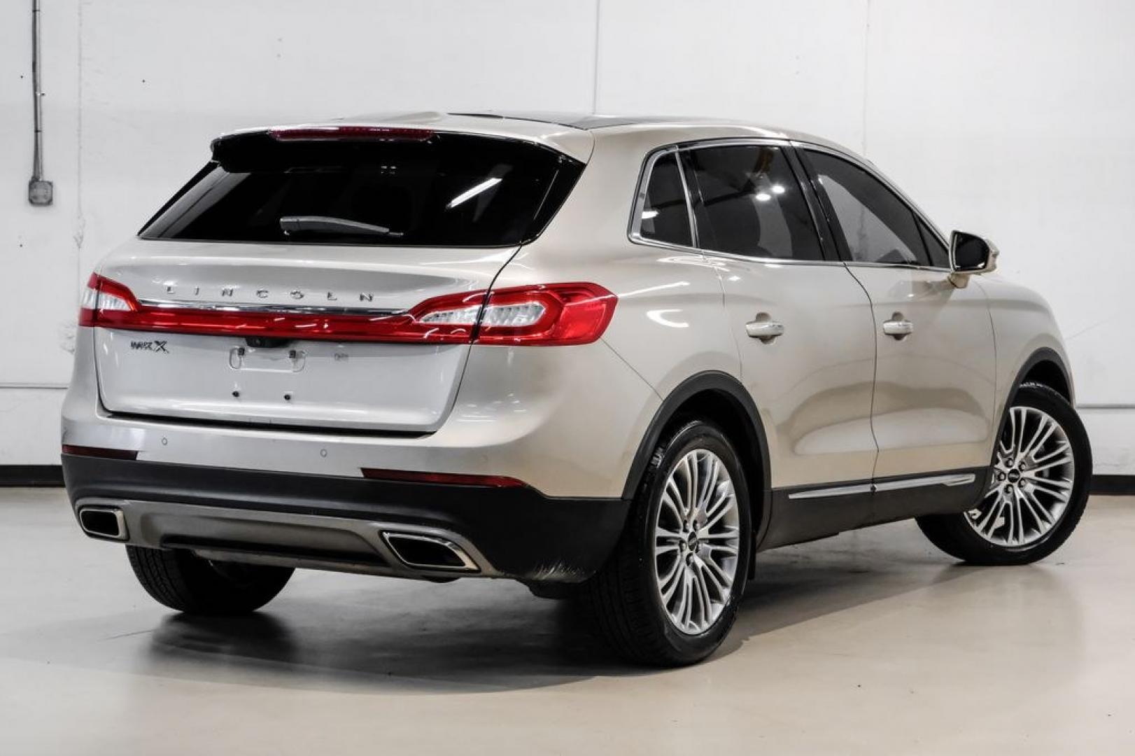 2017 White Gold Metallic /Cappuccino Lincoln MKX Reserve (2LMPJ6LR8HB) with an 3.7L V6 Ti-VCT 24V engine, Automatic transmission, located at 15300 Midway Rd., Addison, TX, 75001, (972) 702-0011, 32.958321, -96.838074- Photo#8