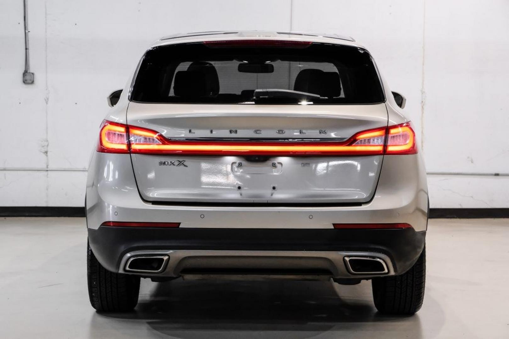 2017 White Gold Metallic /Cappuccino Lincoln MKX Reserve (2LMPJ6LR8HB) with an 3.7L V6 Ti-VCT 24V engine, Automatic transmission, located at 15300 Midway Rd., Addison, TX, 75001, (972) 702-0011, 32.958321, -96.838074- Photo#9