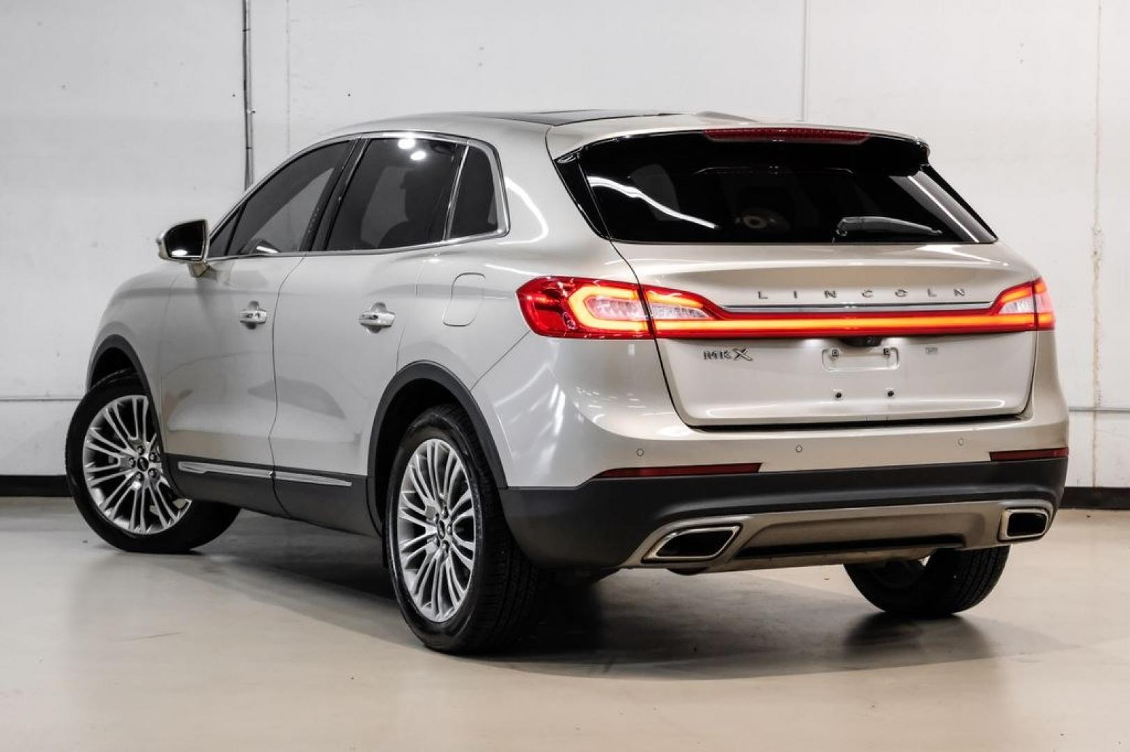 2017 White Gold Metallic /Cappuccino Lincoln MKX Reserve (2LMPJ6LR8HB) with an 3.7L V6 Ti-VCT 24V engine, Automatic transmission, located at 15300 Midway Rd., Addison, TX, 75001, (972) 702-0011, 32.958321, -96.838074- Photo#10