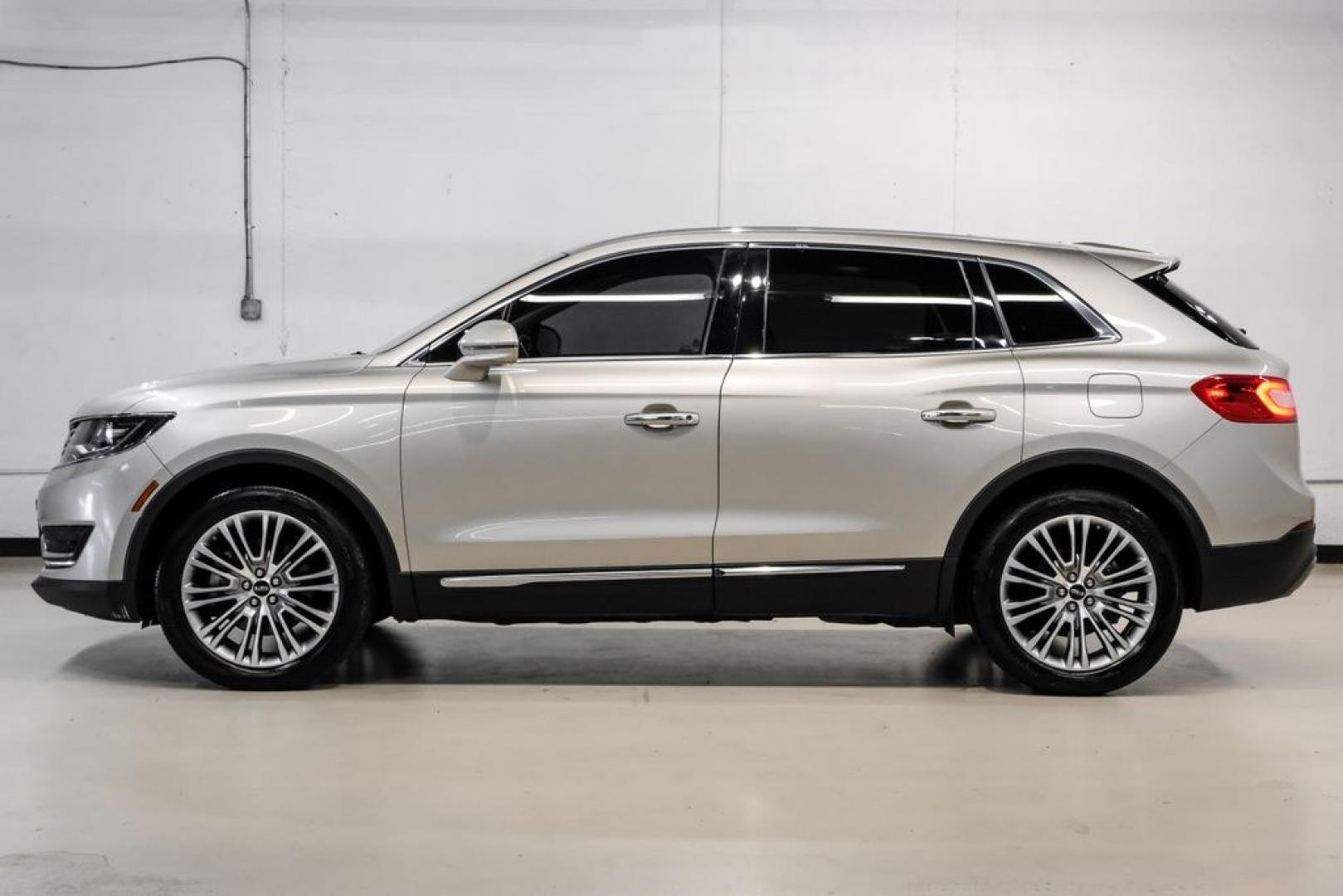 2017 White Gold Metallic /Cappuccino Lincoln MKX Reserve (2LMPJ6LR8HB) with an 3.7L V6 Ti-VCT 24V engine, Automatic transmission, located at 15300 Midway Rd., Addison, TX, 75001, (972) 702-0011, 32.958321, -96.838074- Photo#11