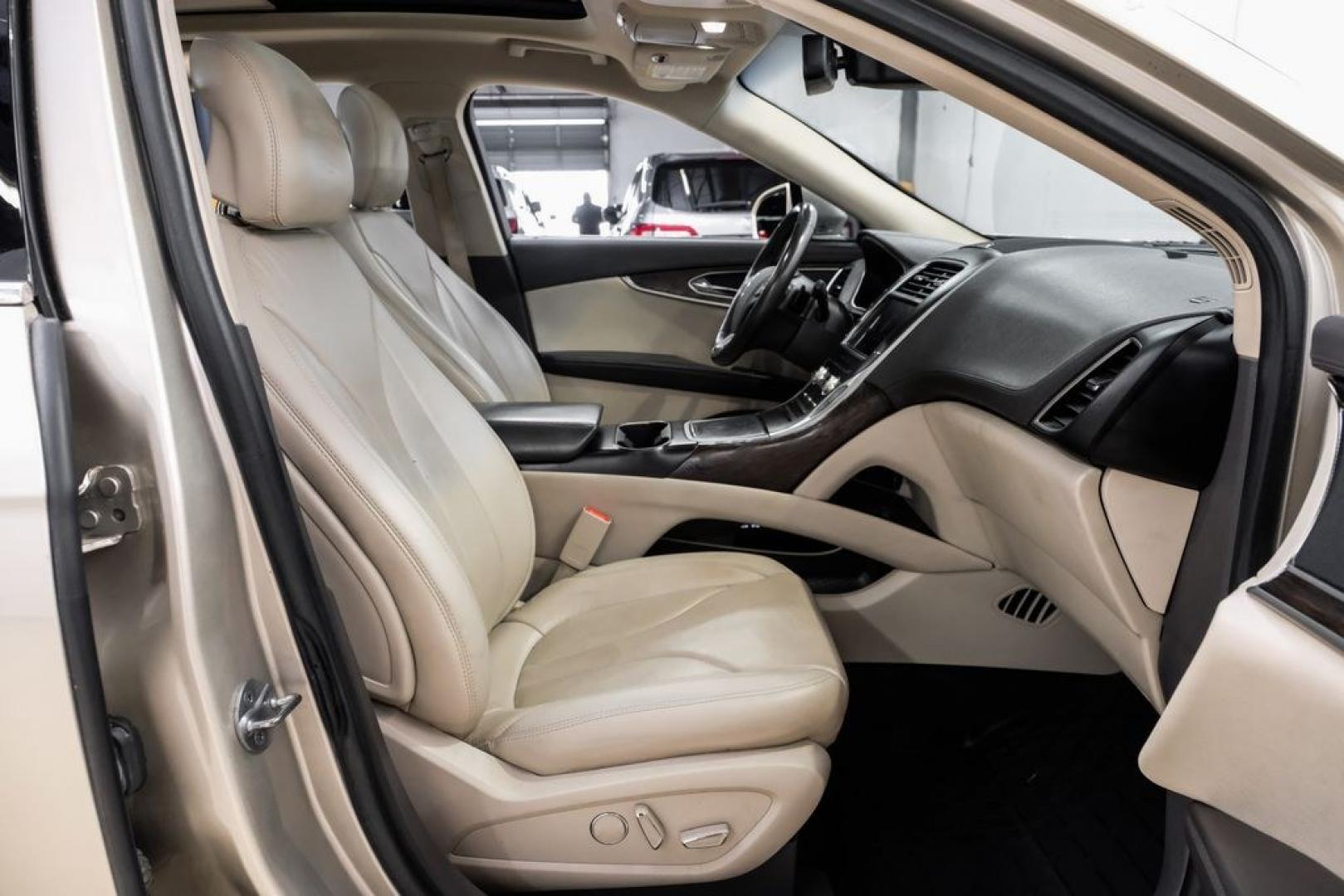 2017 White Gold Metallic /Cappuccino Lincoln MKX Reserve (2LMPJ6LR8HB) with an 3.7L V6 Ti-VCT 24V engine, Automatic transmission, located at 15300 Midway Rd., Addison, TX, 75001, (972) 702-0011, 32.958321, -96.838074- Photo#32
