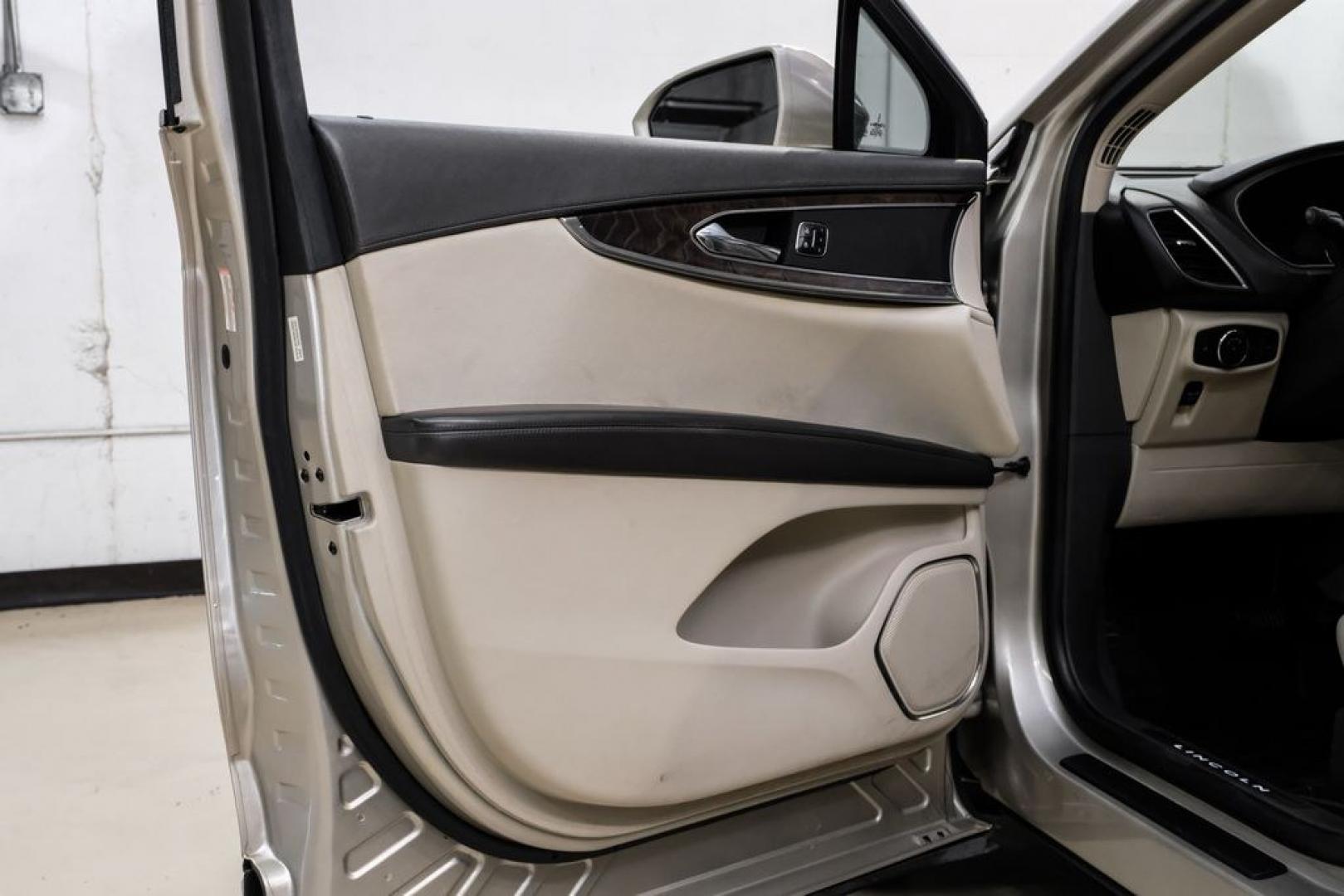 2017 White Gold Metallic /Cappuccino Lincoln MKX Reserve (2LMPJ6LR8HB) with an 3.7L V6 Ti-VCT 24V engine, Automatic transmission, located at 15300 Midway Rd., Addison, TX, 75001, (972) 702-0011, 32.958321, -96.838074- Photo#39