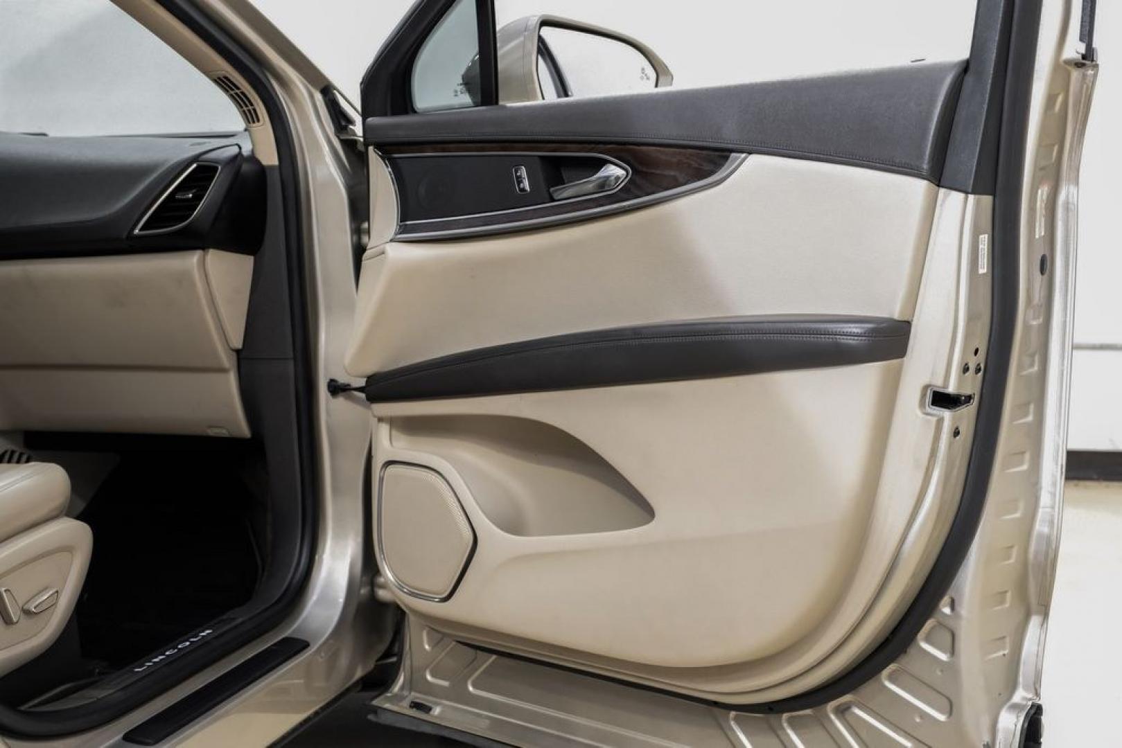 2017 White Gold Metallic /Cappuccino Lincoln MKX Reserve (2LMPJ6LR8HB) with an 3.7L V6 Ti-VCT 24V engine, Automatic transmission, located at 15300 Midway Rd., Addison, TX, 75001, (972) 702-0011, 32.958321, -96.838074- Photo#41