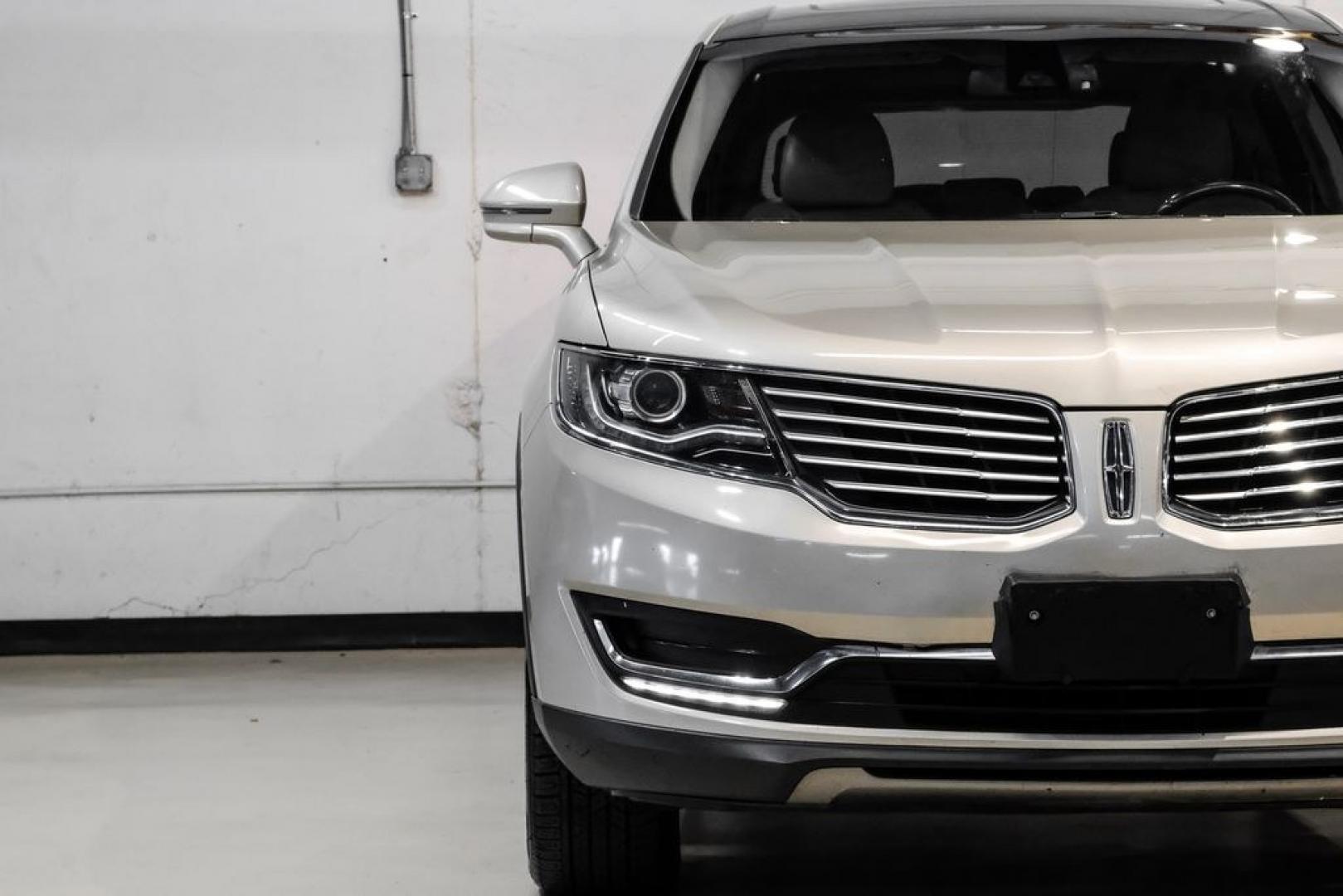 2017 White Gold Metallic /Cappuccino Lincoln MKX Reserve (2LMPJ6LR8HB) with an 3.7L V6 Ti-VCT 24V engine, Automatic transmission, located at 15300 Midway Rd., Addison, TX, 75001, (972) 702-0011, 32.958321, -96.838074- Photo#44