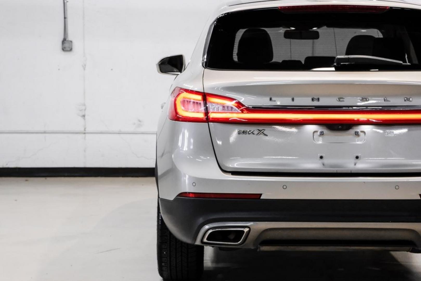 2017 White Gold Metallic /Cappuccino Lincoln MKX Reserve (2LMPJ6LR8HB) with an 3.7L V6 Ti-VCT 24V engine, Automatic transmission, located at 15300 Midway Rd., Addison, TX, 75001, (972) 702-0011, 32.958321, -96.838074- Photo#45