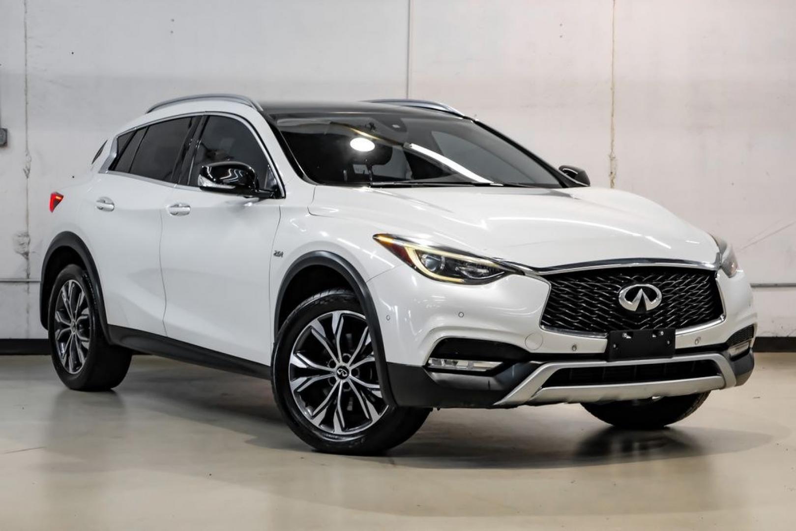 2017 Majestic /Graphite INFINITI QX30 Premium (SJKCH5CR3HA) with an 2.0L I4 Turbocharged engine, Automatic transmission, located at 15300 Midway Rd., Addison, TX, 75001, (972) 702-0011, 32.958321, -96.838074- Photo#5