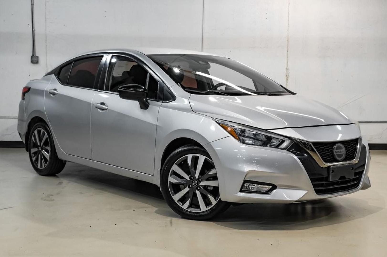 2020 Brilliant Silver Metallic /Sport Interior Nissan Versa 1.6 SR (3N1CN8FV2LL) with an 1.6L 4-Cylinder DOHC 16V engine, CVT transmission, located at 15300 Midway Rd., Addison, TX, 75001, (972) 702-0011, 32.958321, -96.838074- Photo#4