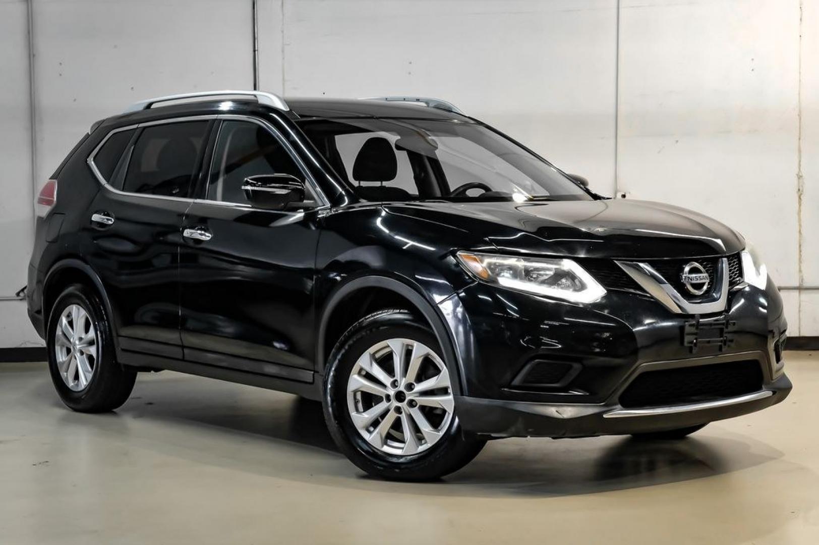 2015 Super Black /Charcoal Nissan Rogue SV (5N1AT2ML0FC) with an 2.5L I4 DOHC 16V engine, CVT transmission, located at 15300 Midway Rd., Addison, TX, 75001, (972) 702-0011, 32.958321, -96.838074- Photo#5