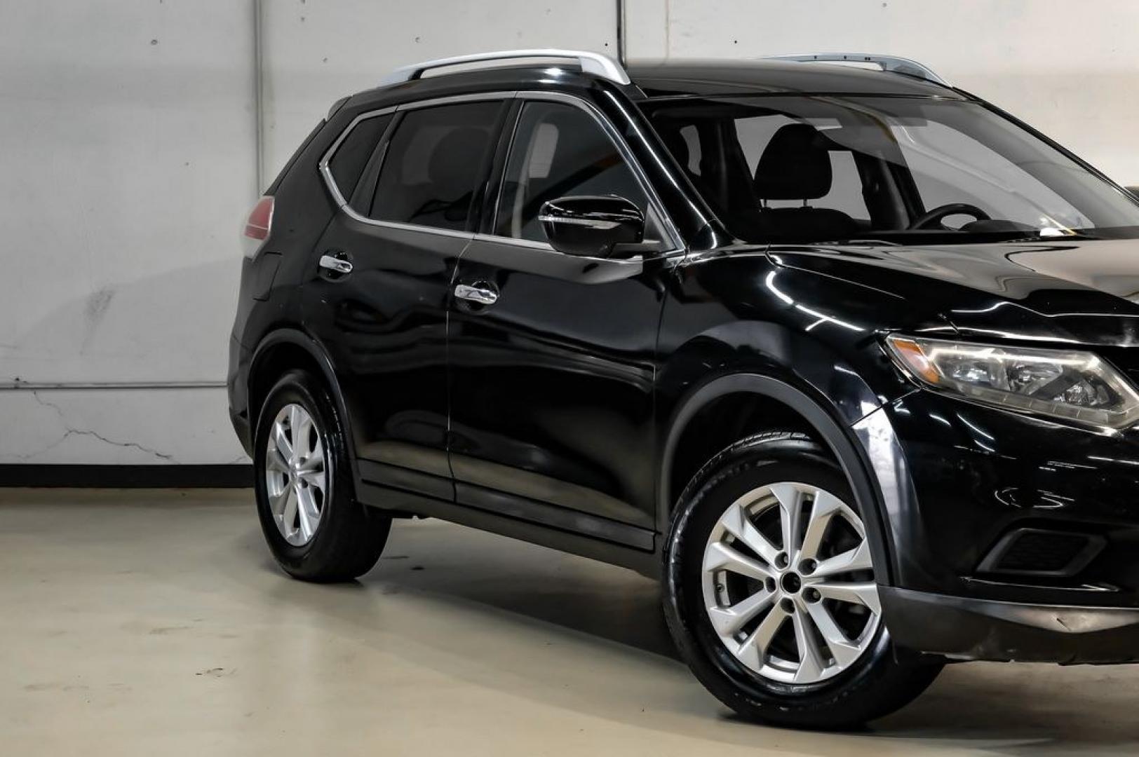 2015 Super Black /Charcoal Nissan Rogue SV (5N1AT2ML0FC) with an 2.5L I4 DOHC 16V engine, CVT transmission, located at 15300 Midway Rd., Addison, TX, 75001, (972) 702-0011, 32.958321, -96.838074- Photo#6