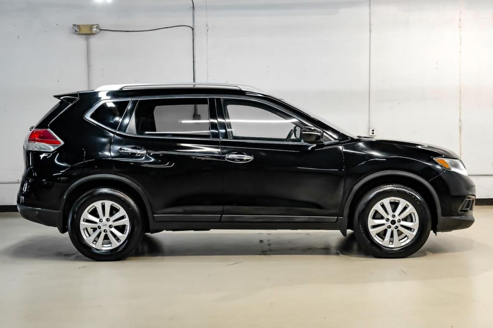 2015 Super Black /Charcoal Nissan Rogue SV (5N1AT2ML0FC) with an 2.5L I4 DOHC 16V engine, CVT transmission, located at 15300 Midway Rd., Addison, TX, 75001, (972) 702-0011, 32.958321, -96.838074- Photo#8