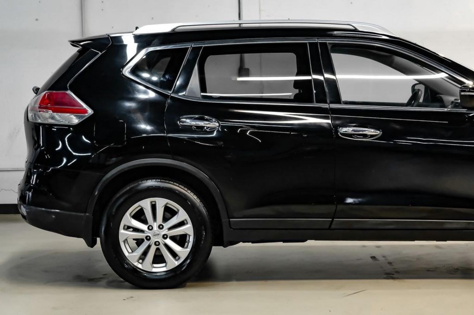 2015 Super Black /Charcoal Nissan Rogue SV (5N1AT2ML0FC) with an 2.5L I4 DOHC 16V engine, CVT transmission, located at 15300 Midway Rd., Addison, TX, 75001, (972) 702-0011, 32.958321, -96.838074- Photo#9