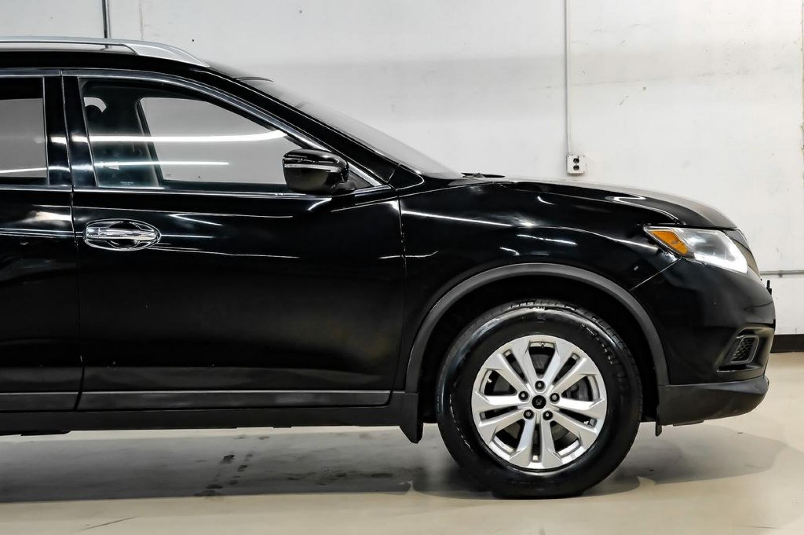 2015 Super Black /Charcoal Nissan Rogue SV (5N1AT2ML0FC) with an 2.5L I4 DOHC 16V engine, CVT transmission, located at 15300 Midway Rd., Addison, TX, 75001, (972) 702-0011, 32.958321, -96.838074- Photo#10