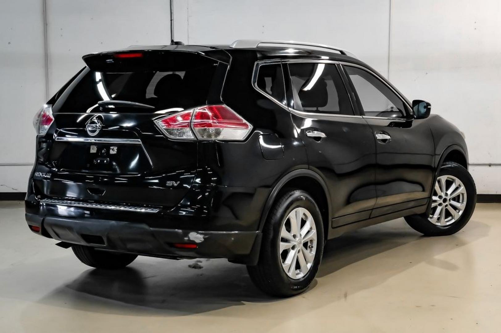 2015 Super Black /Charcoal Nissan Rogue SV (5N1AT2ML0FC) with an 2.5L I4 DOHC 16V engine, CVT transmission, located at 15300 Midway Rd., Addison, TX, 75001, (972) 702-0011, 32.958321, -96.838074- Photo#11