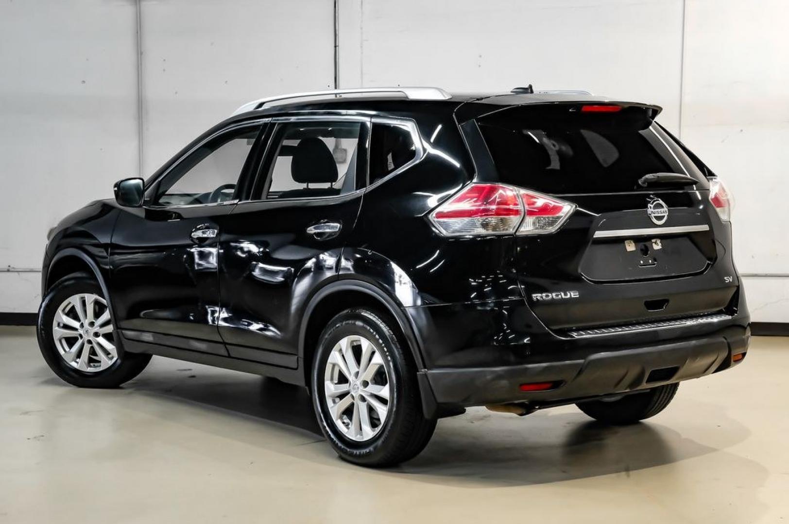 2015 Super Black /Charcoal Nissan Rogue SV (5N1AT2ML0FC) with an 2.5L I4 DOHC 16V engine, CVT transmission, located at 15300 Midway Rd., Addison, TX, 75001, (972) 702-0011, 32.958321, -96.838074- Photo#13
